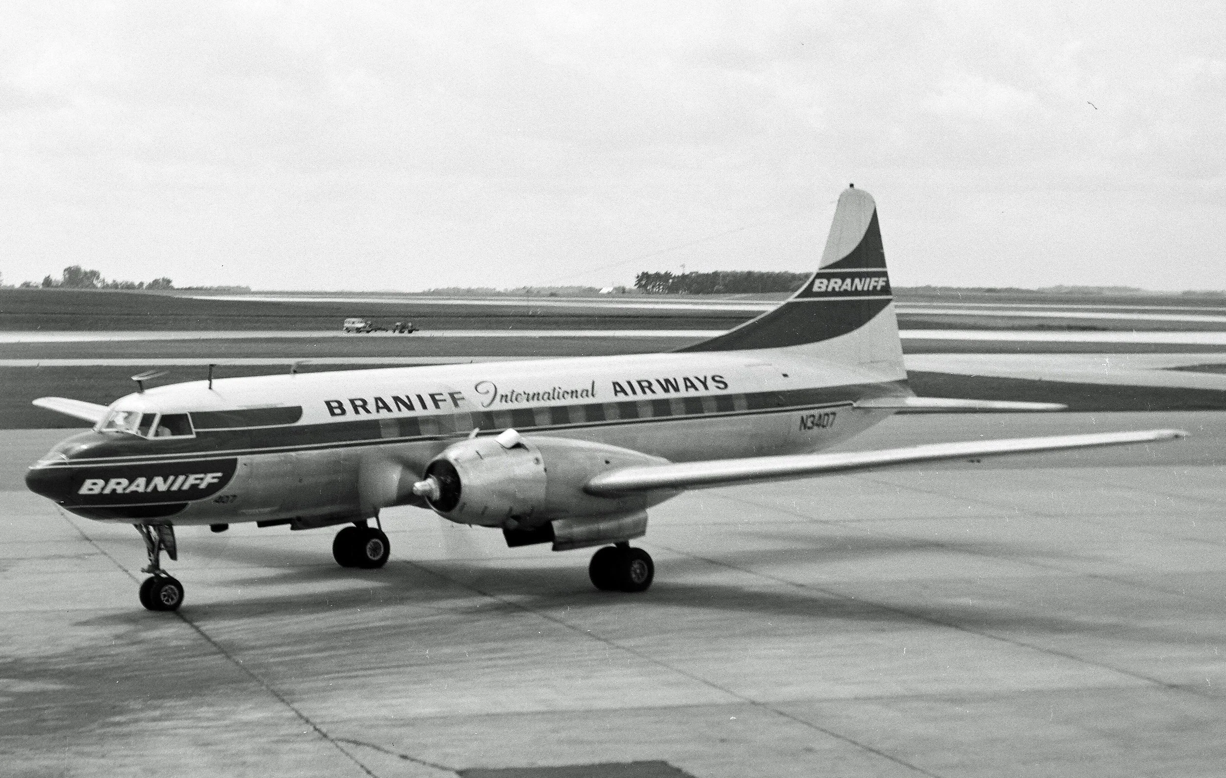 N3407 CONVAIR BRANIFF MSP