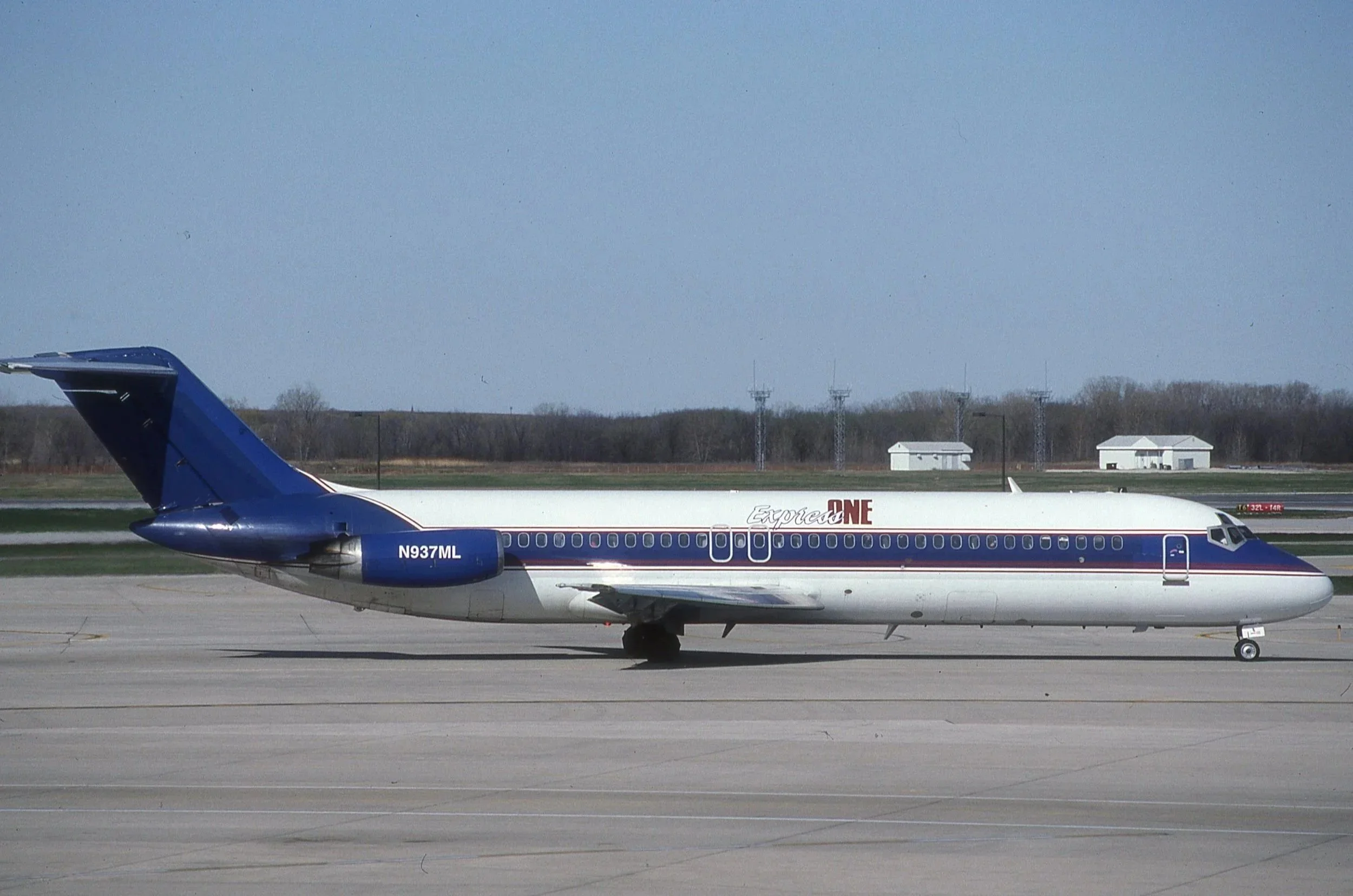 N937ML DC-9-50 EXPRESS ONE DTW