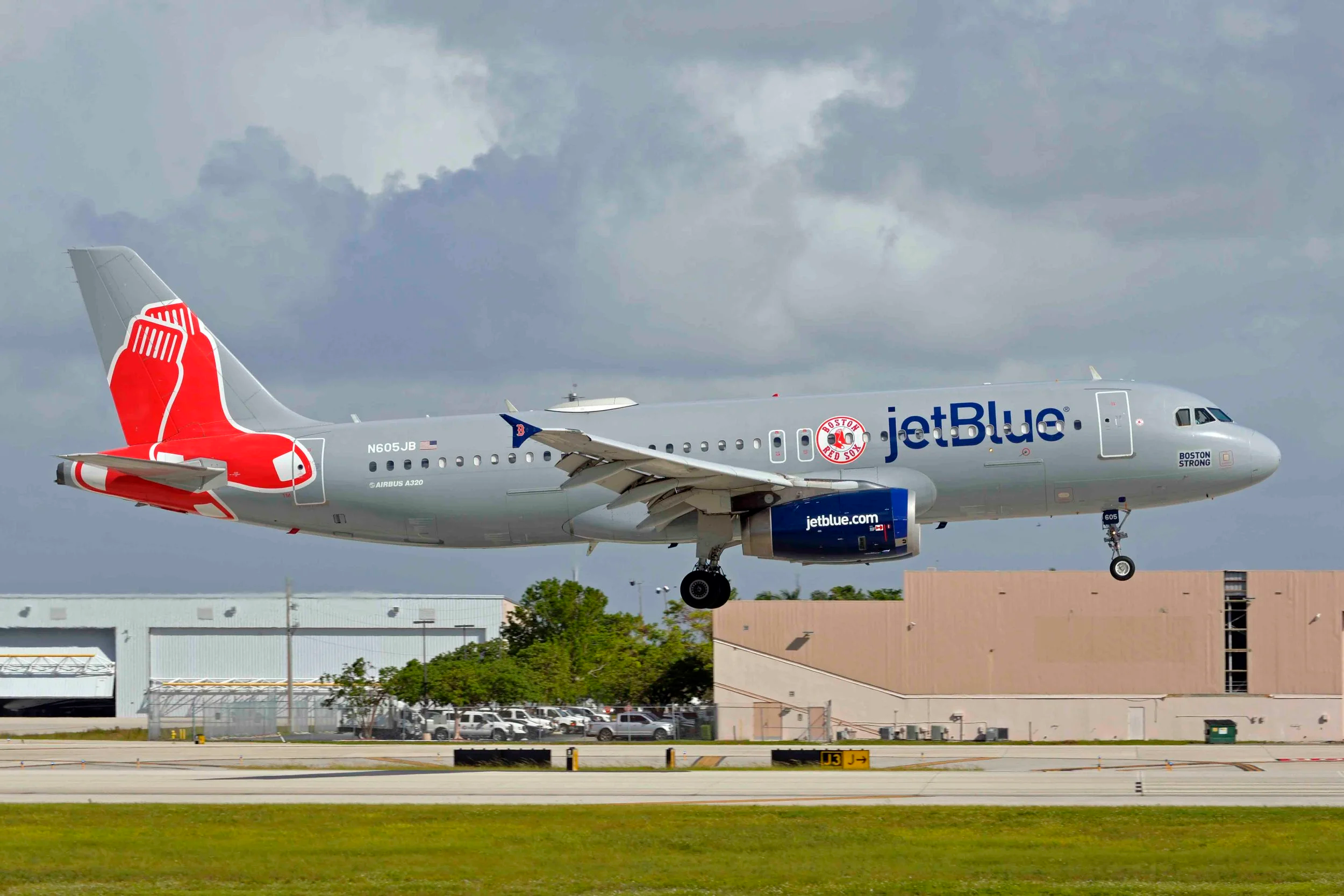 N604JB A320 JET BLUE BOSTON RED SOCKS COLORS FLL