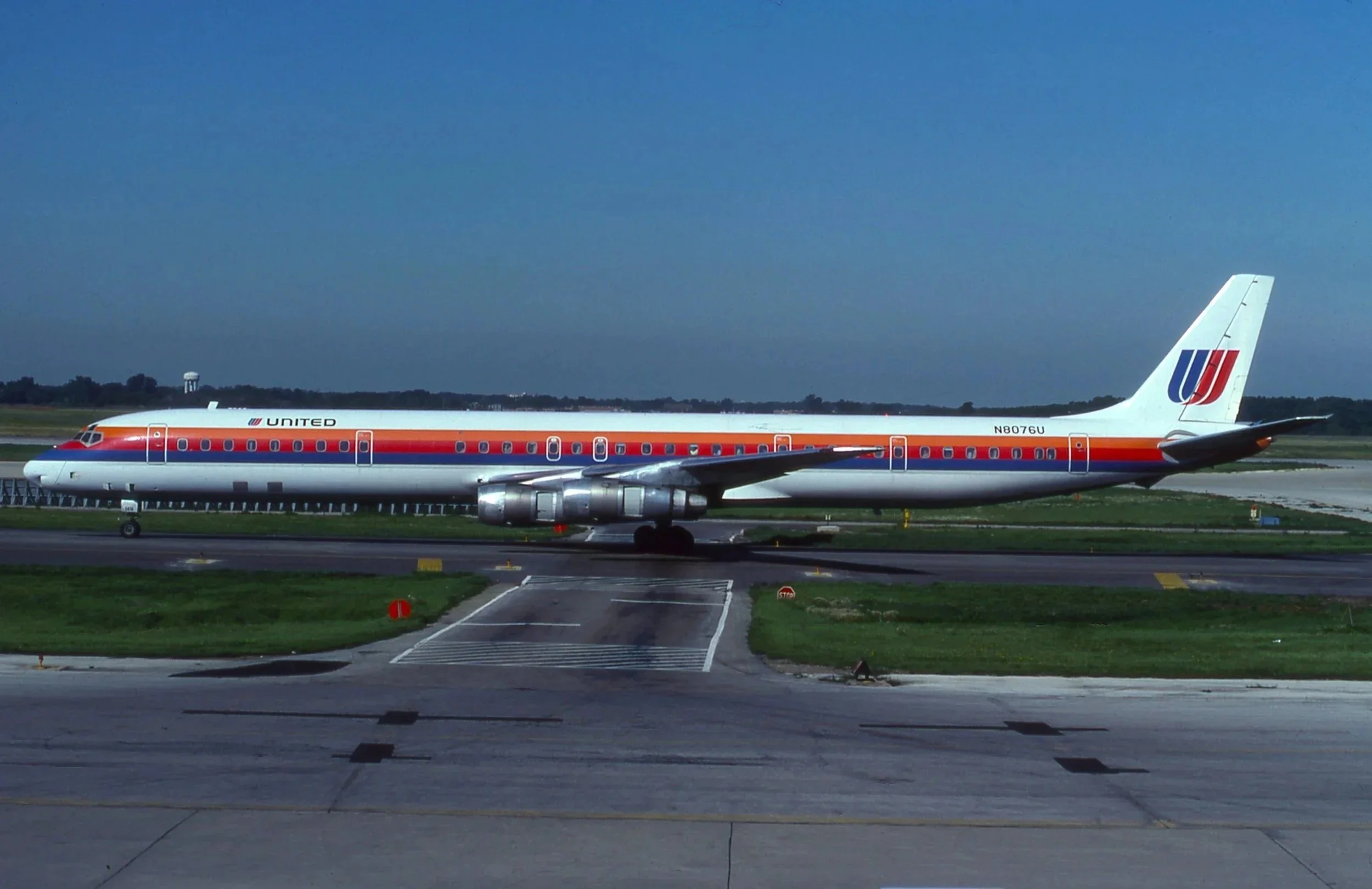 N8076U DC-8-61 UNITED AIRLINES ORD