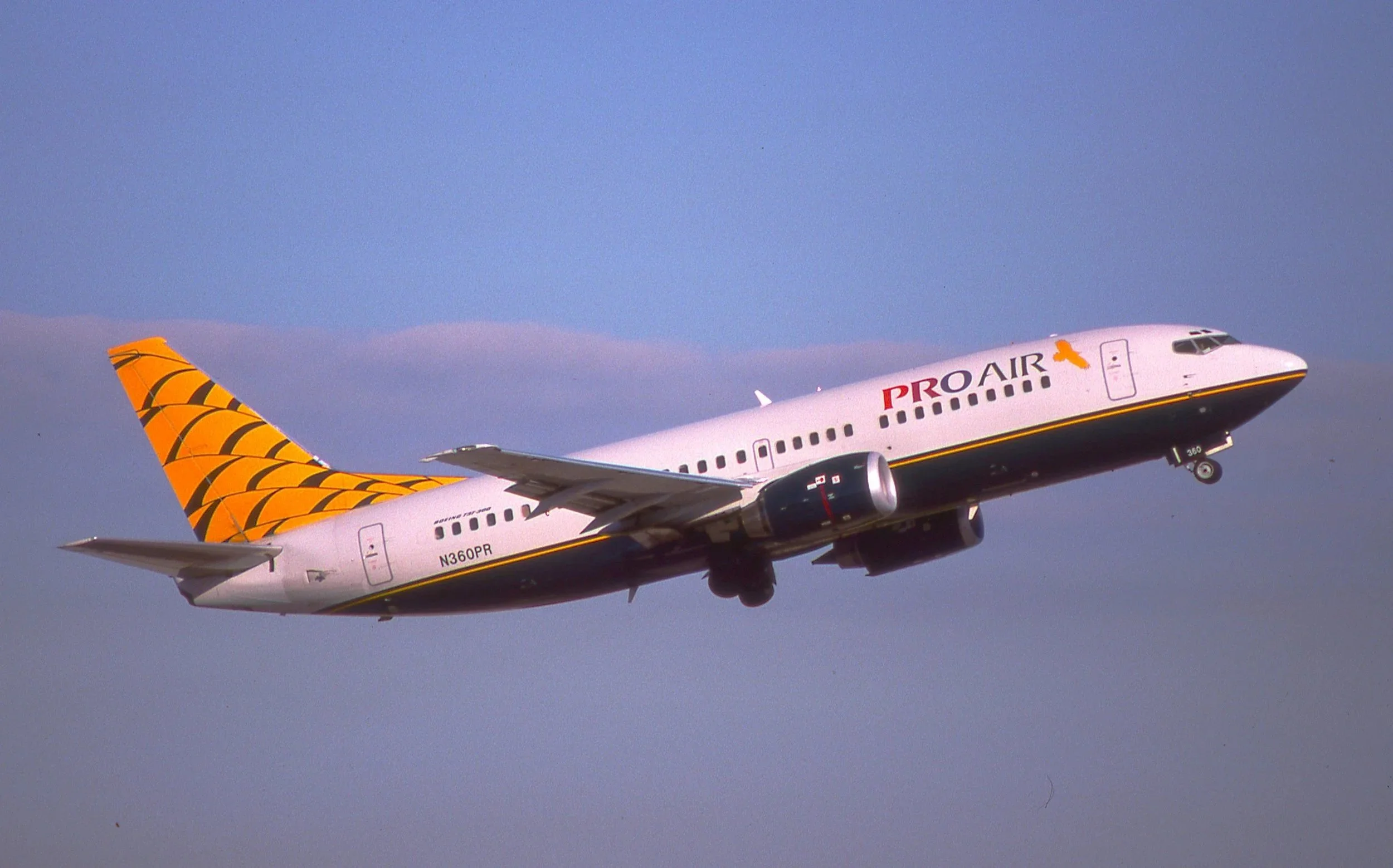 N360PR B737 PRO AIR YELLOW DEPARTING MDW 4R