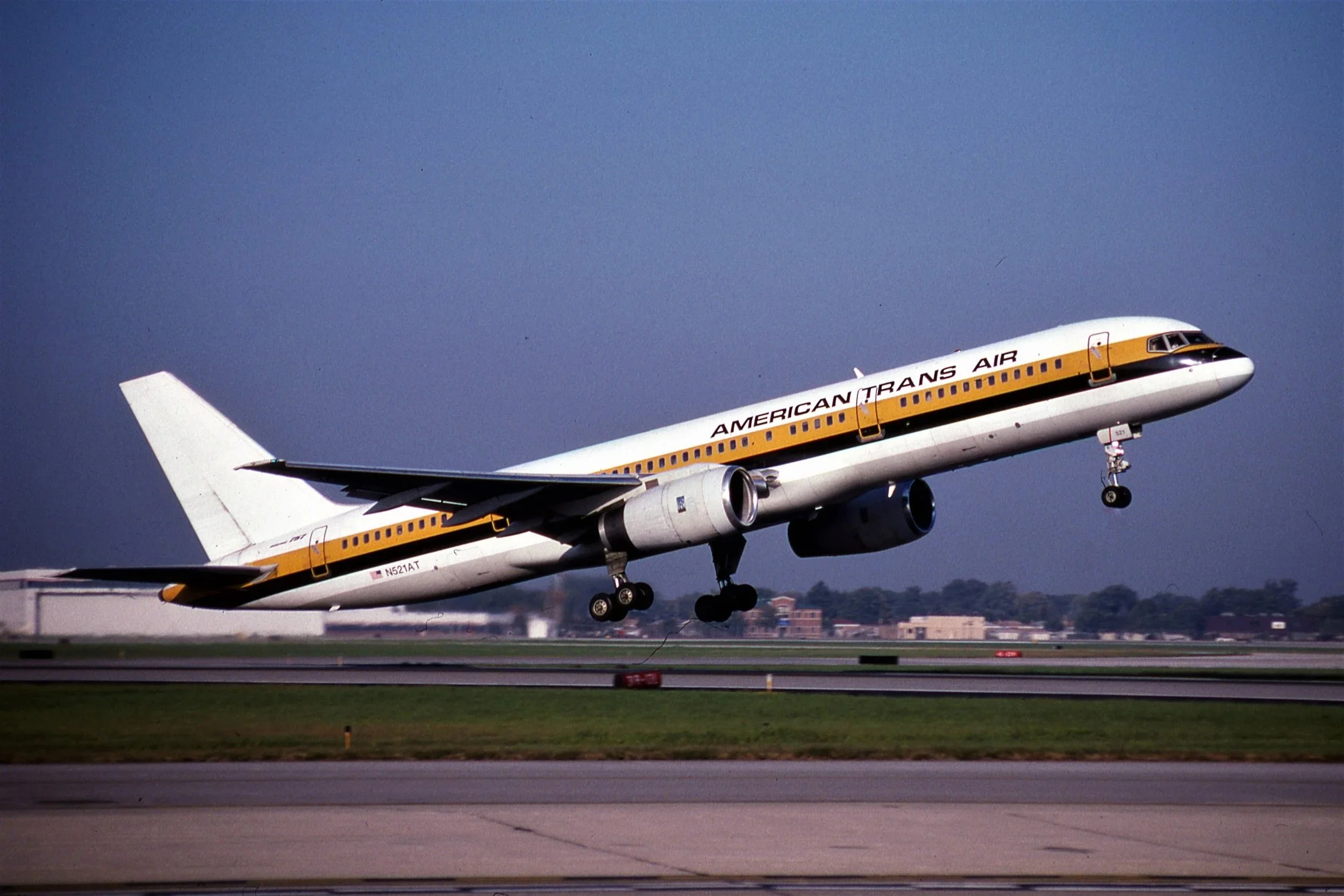 N521AT B757-200 AMERICAN TRANS AIR MONARCH COLORS DEPARTING 4R MDW