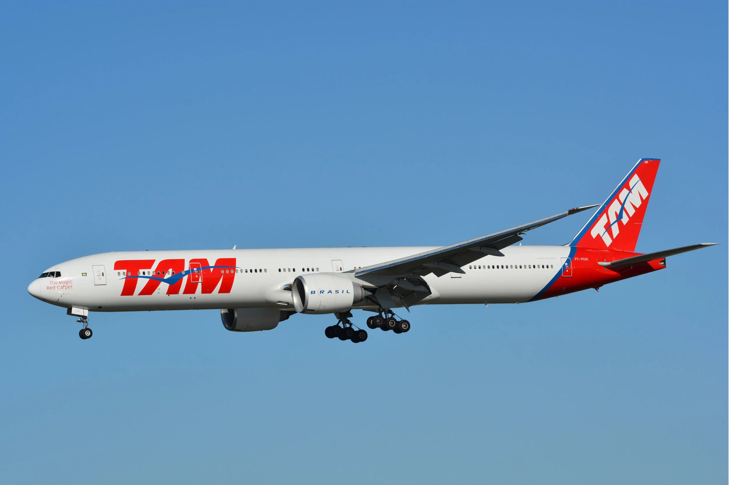 PT-MUH B777-300 TAM MIA