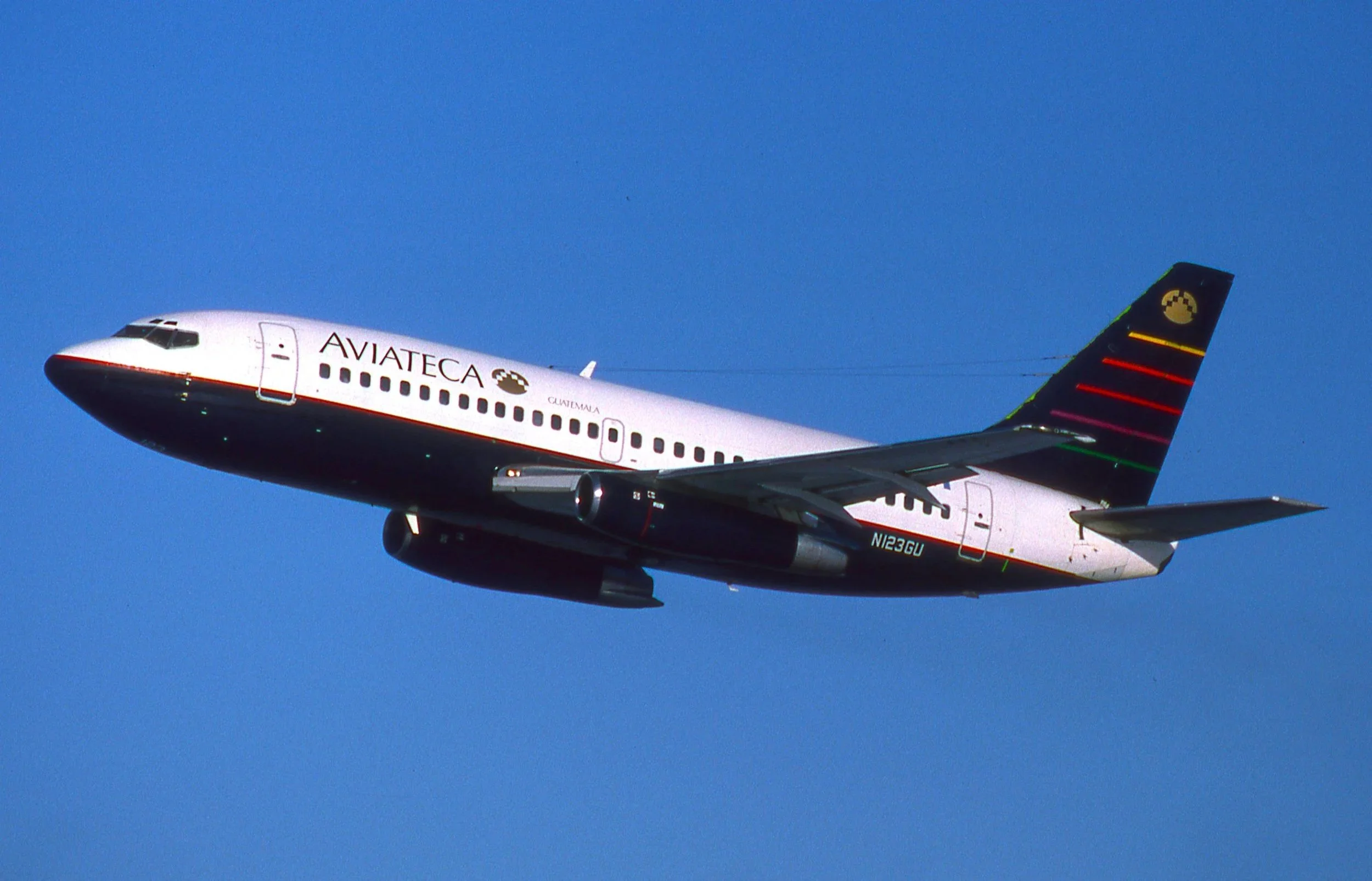 N123GU B737-200 AVIATECA DEPARTING ORD 22L