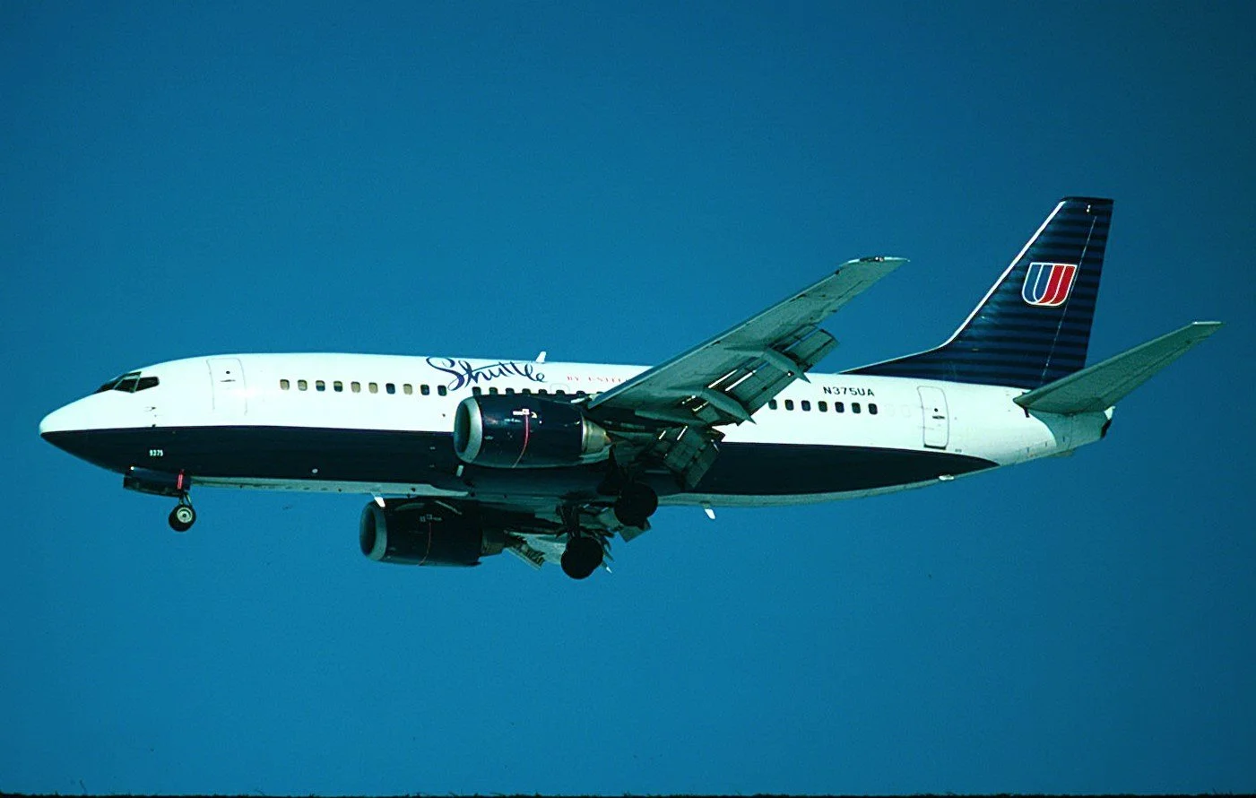 N375UA B737 UNITED SHUTTLE WHITE ORD 27L
