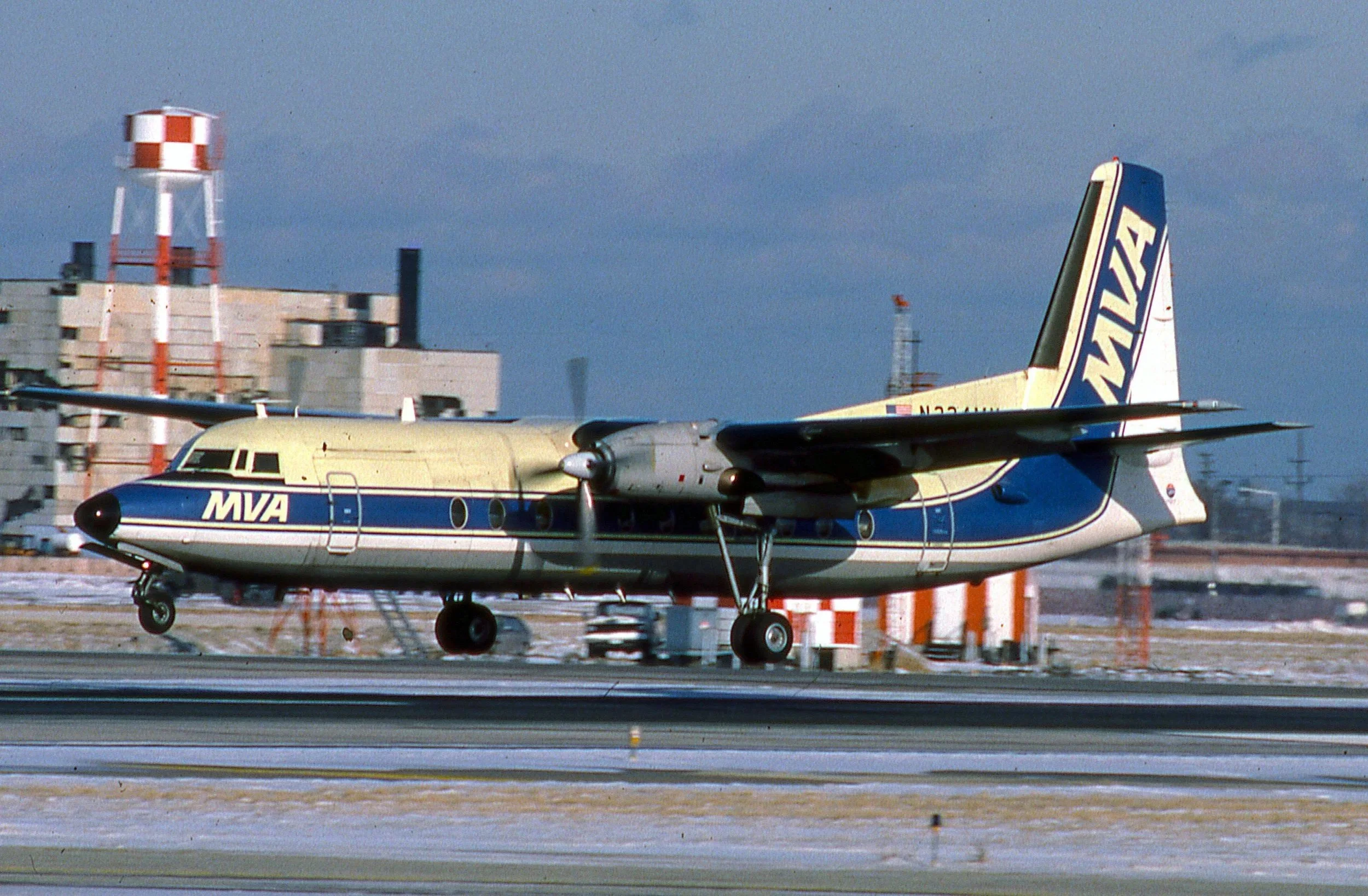 N334MV F-27 MISSISSIPPI VALLEY AIRLINES LANDING ORD 27L