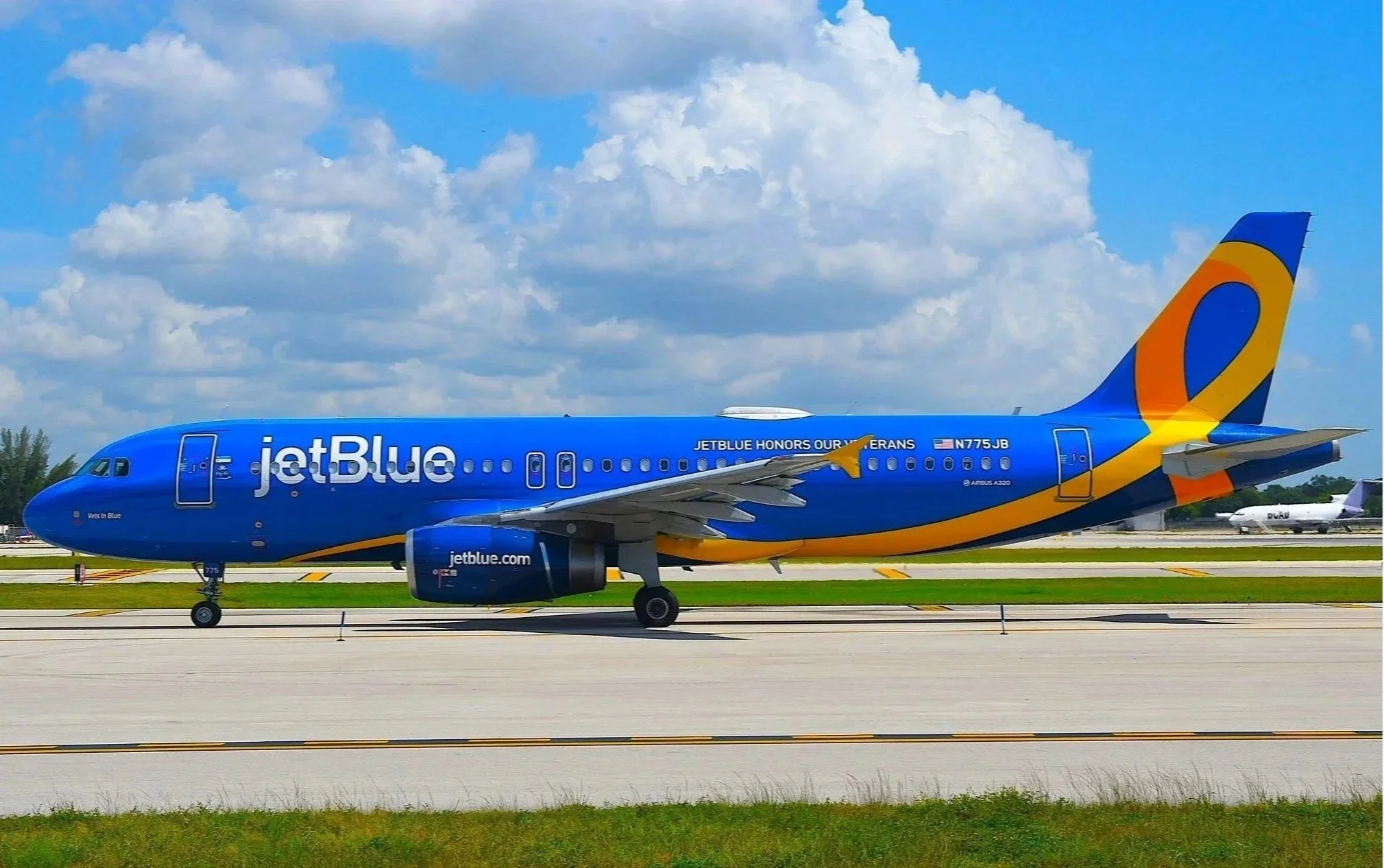 N775JB A320 HONOR OUR VET COLORS FLL