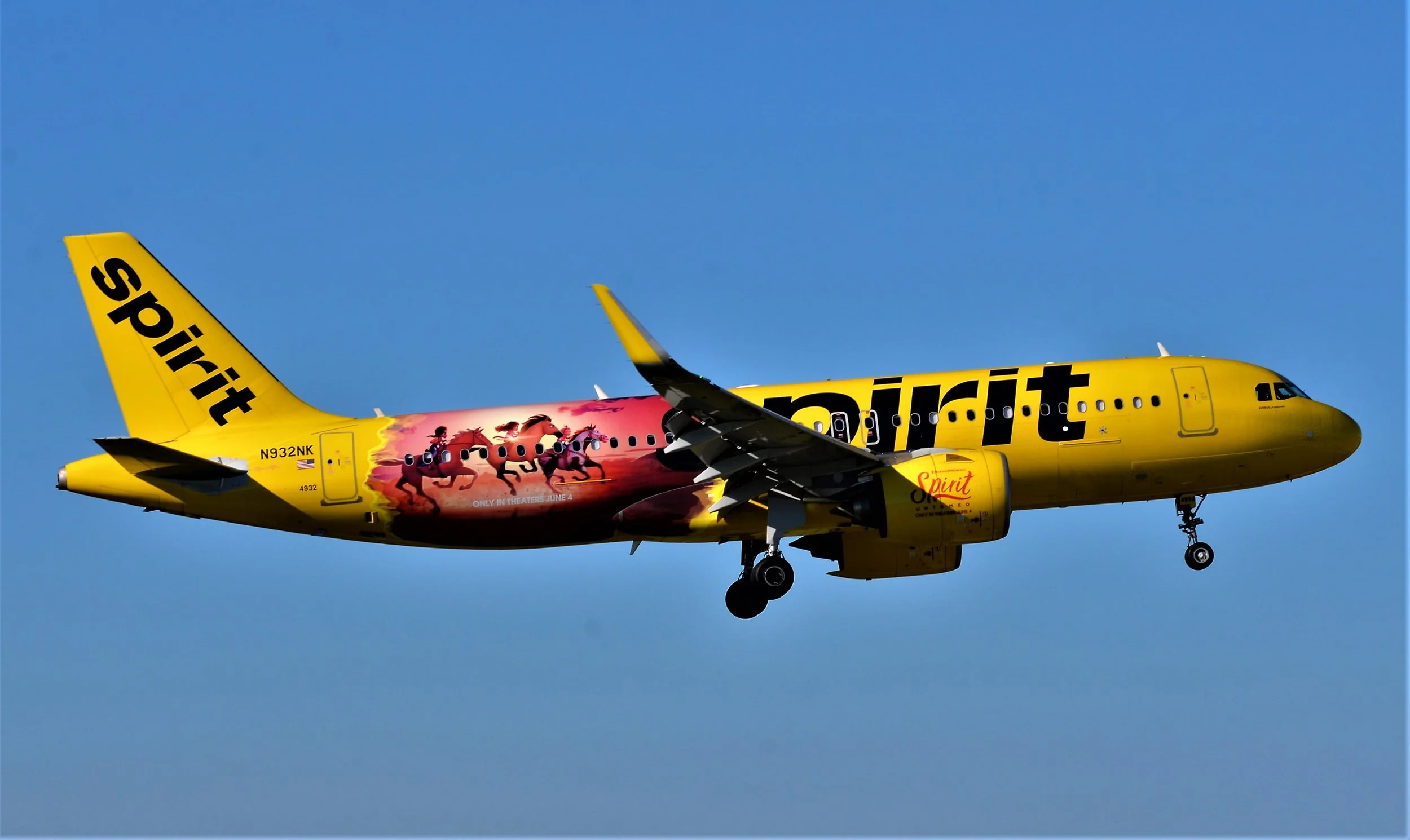 N832NK A320 SPIRIT THE HORSE MOVIE LANDING 10C ORD