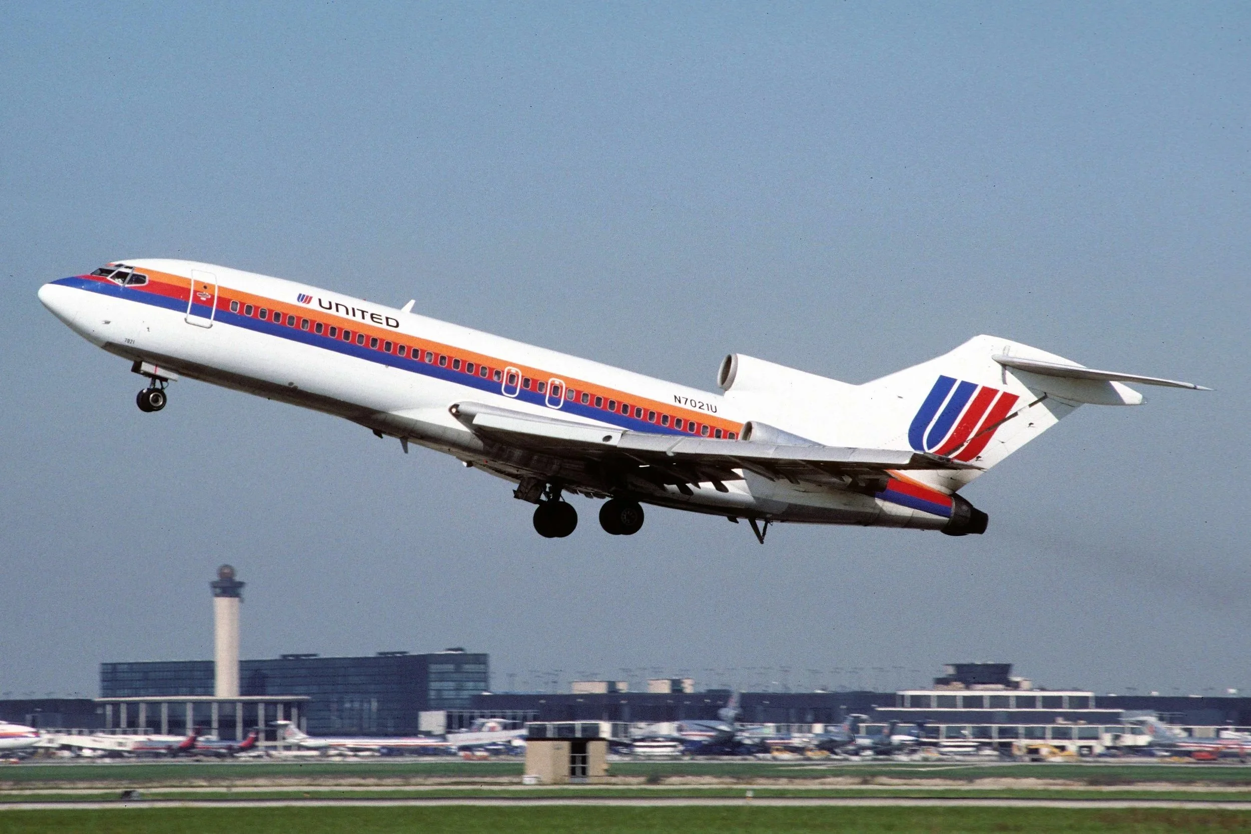 N7021U B727-100 UNITED AIRLINES DEPARTING 22L