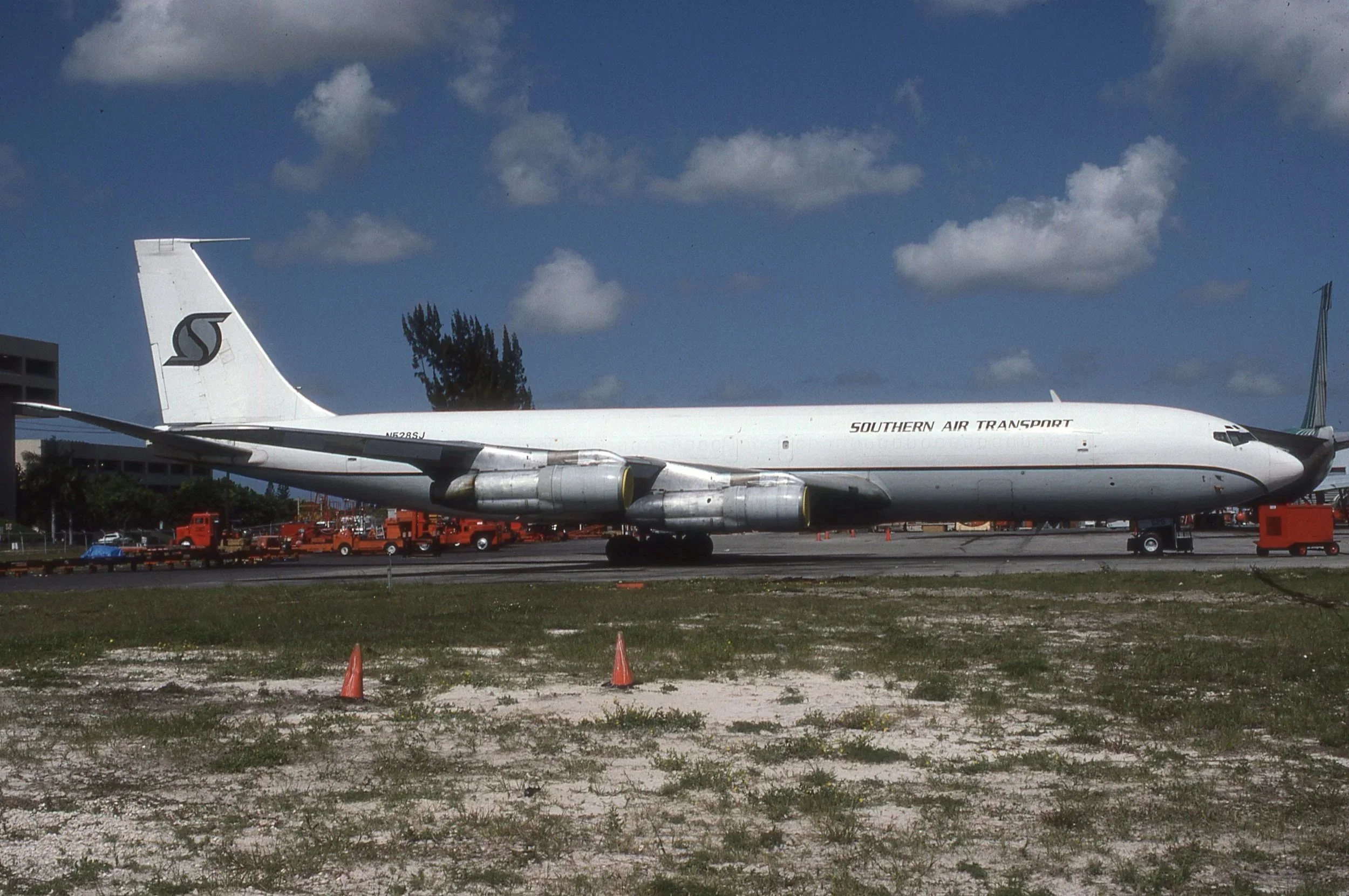 N1528J B707F SOUTHERN AIR TRANSPORT MIA