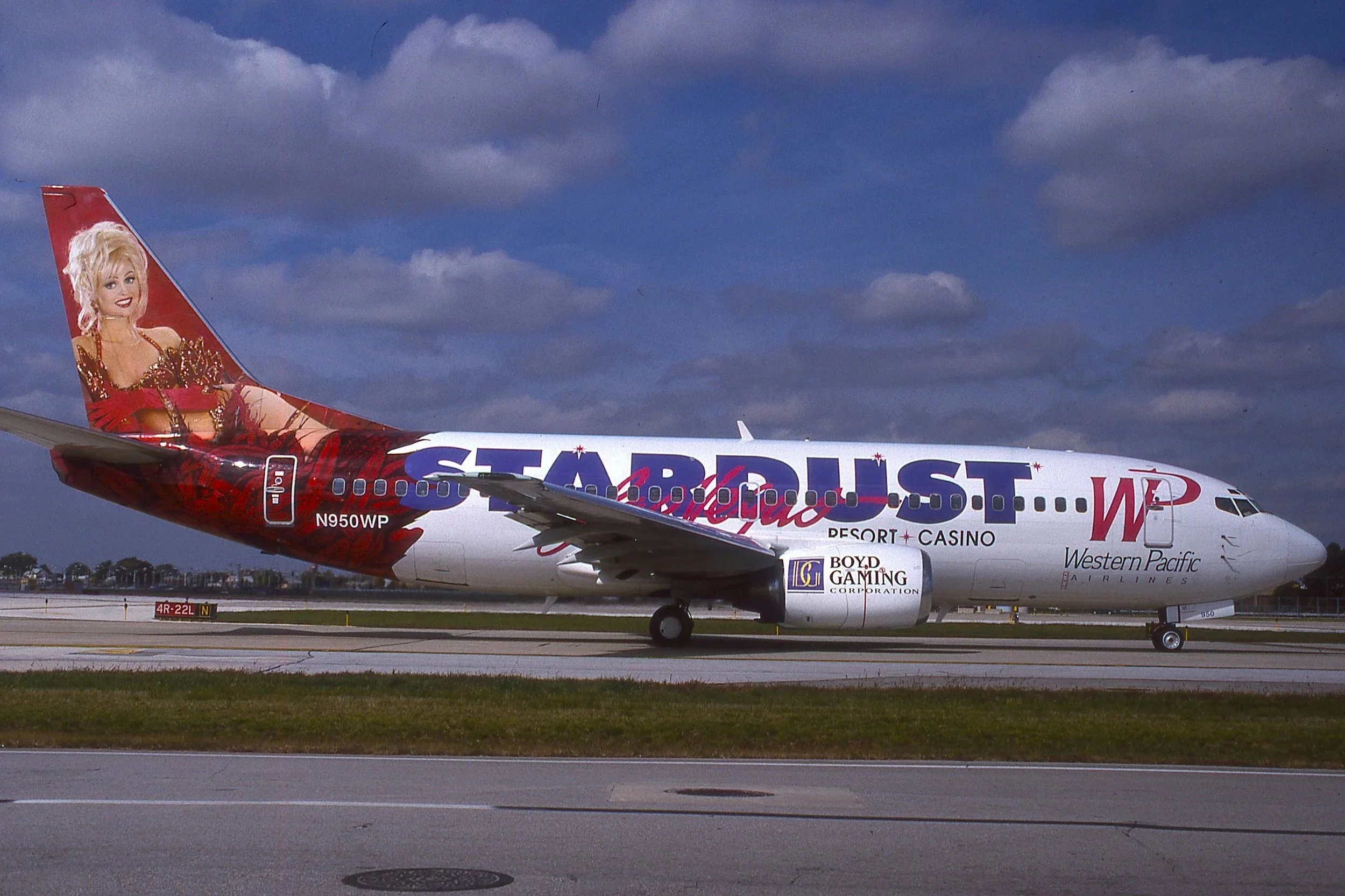 N950WP B737 WEST PAC STARDUST CASINO COLORS MDW