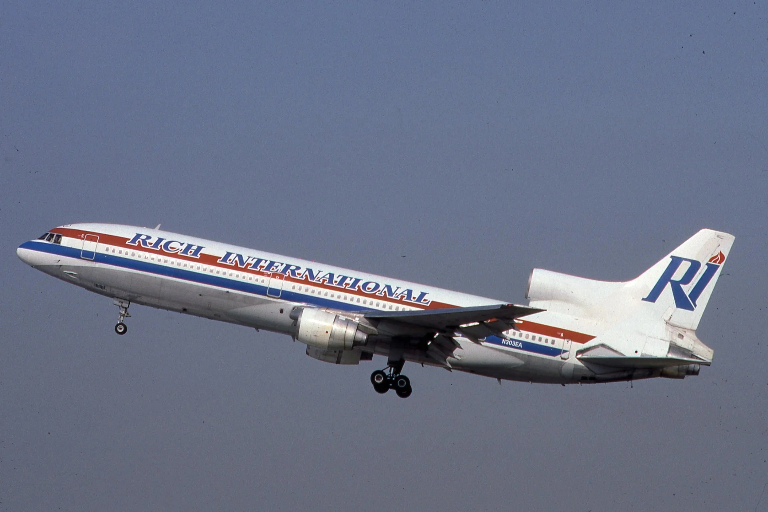 N303EA L.1011 RICH INTERNATIONAL DEPARTING ORD 22L