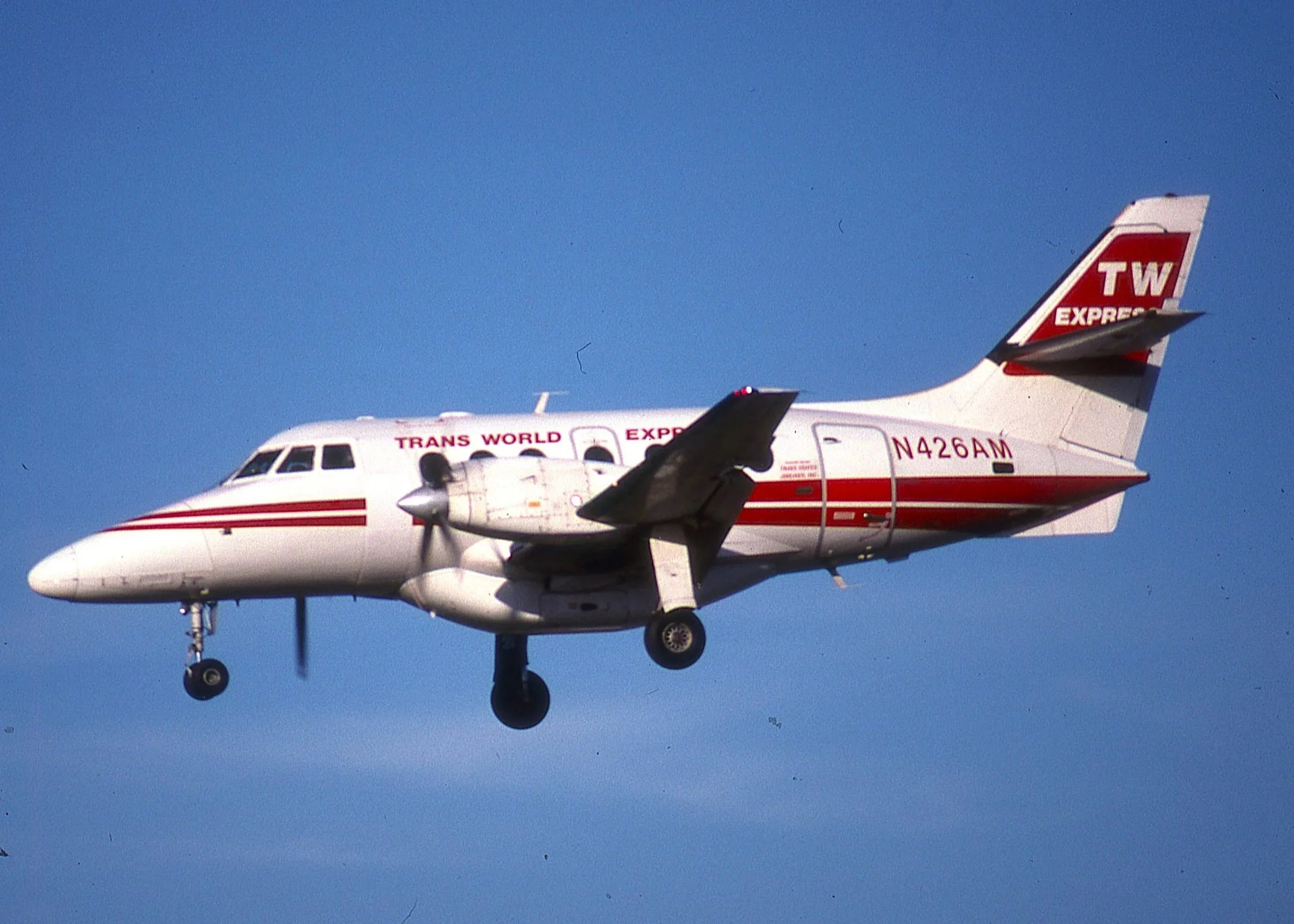 N426AM HP137 TRABSS WORLD EXPRESS 4R MDW
