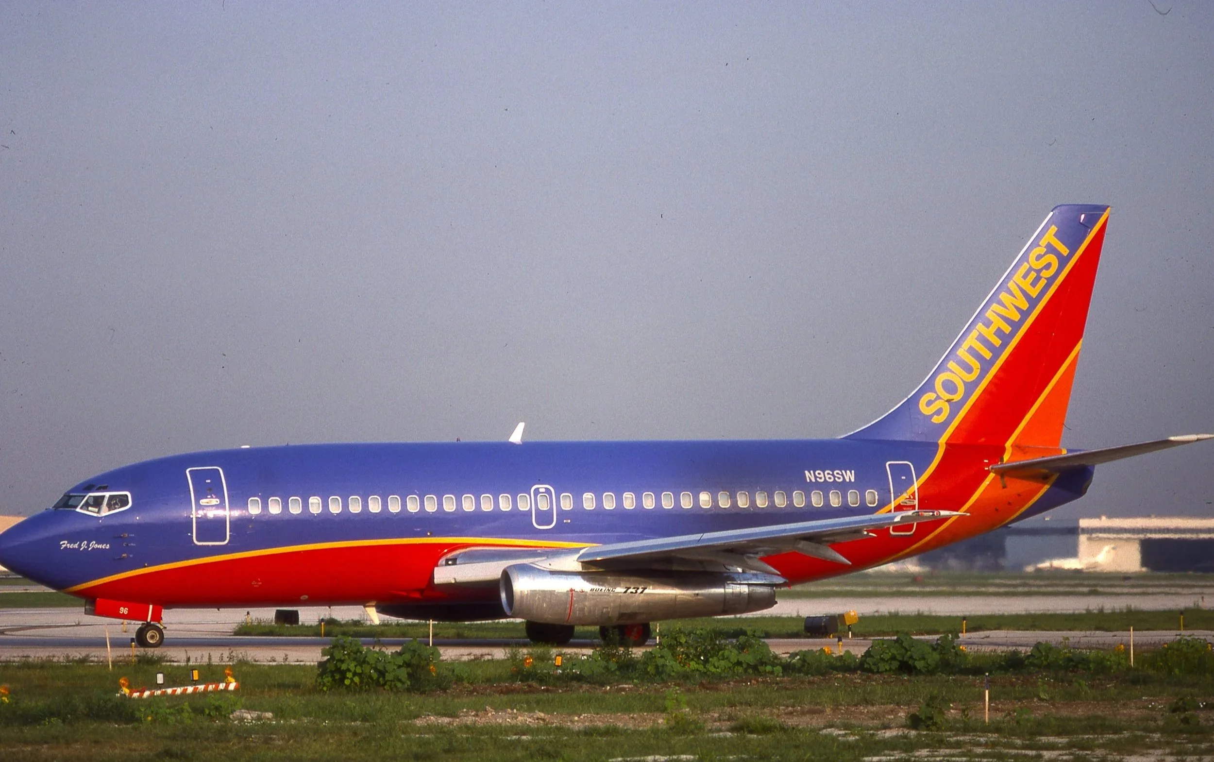 N96SW B737-200 SOUTHWEST ONLY ONE IN THS COLOR 