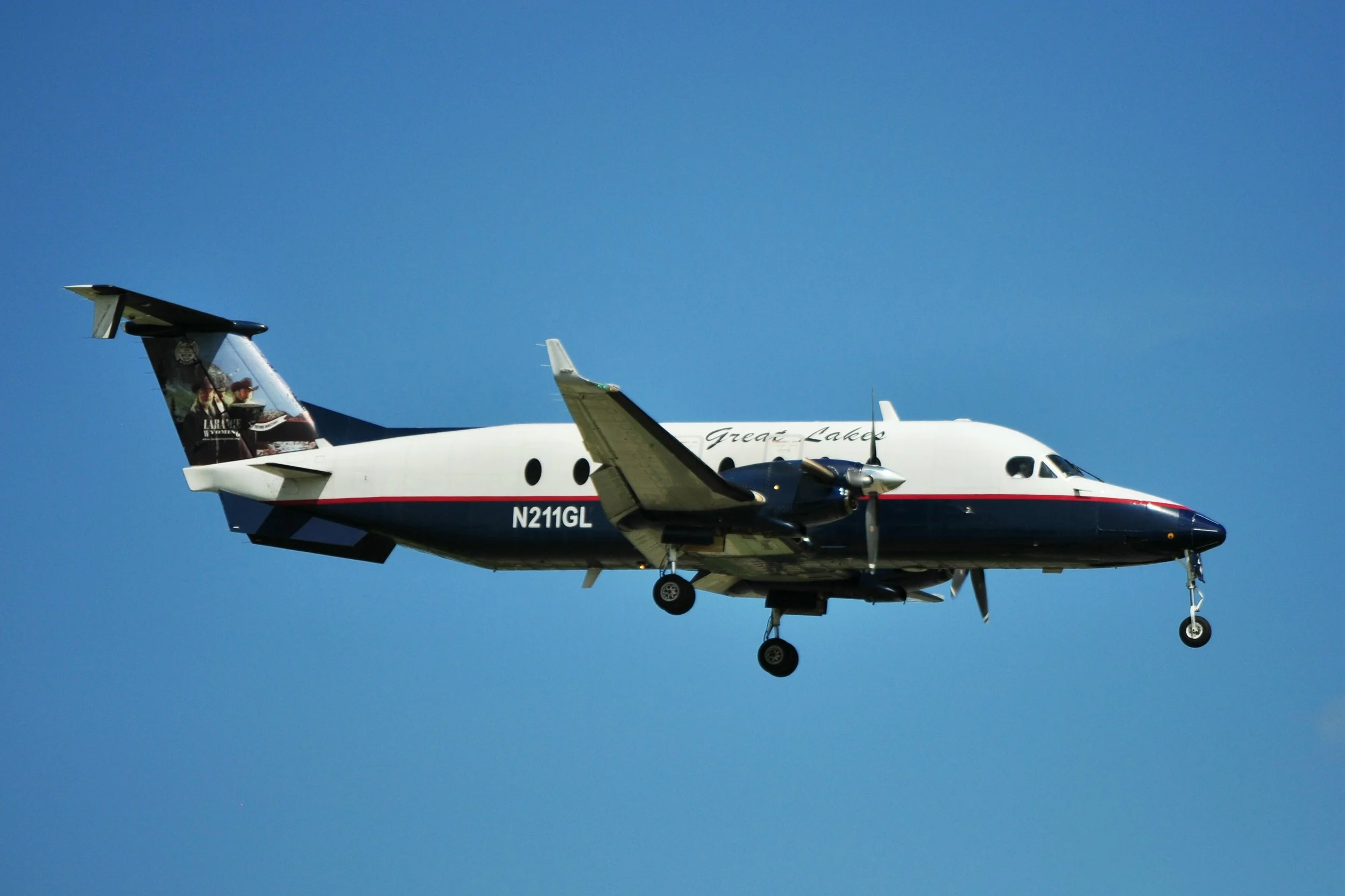 N211GL B1900D GREAT LAKES AIRLINE MKE