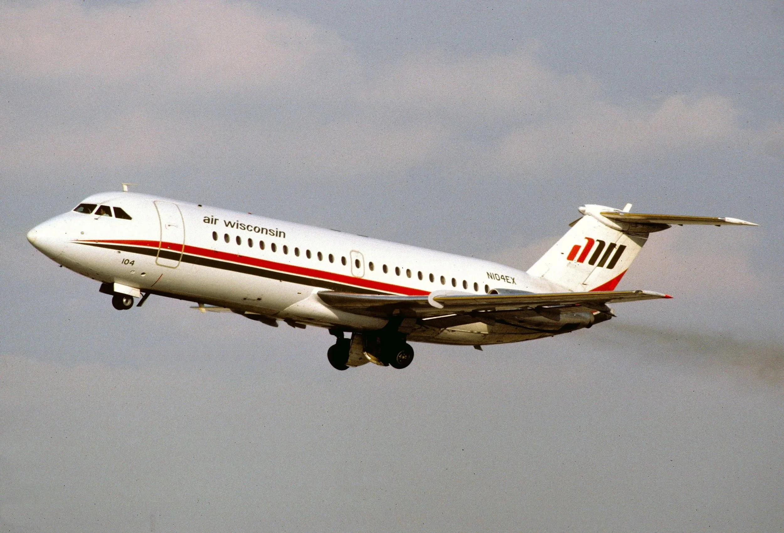 N104EX BAC-111 AIR WISCONSIN DEPARTING ORD 22L