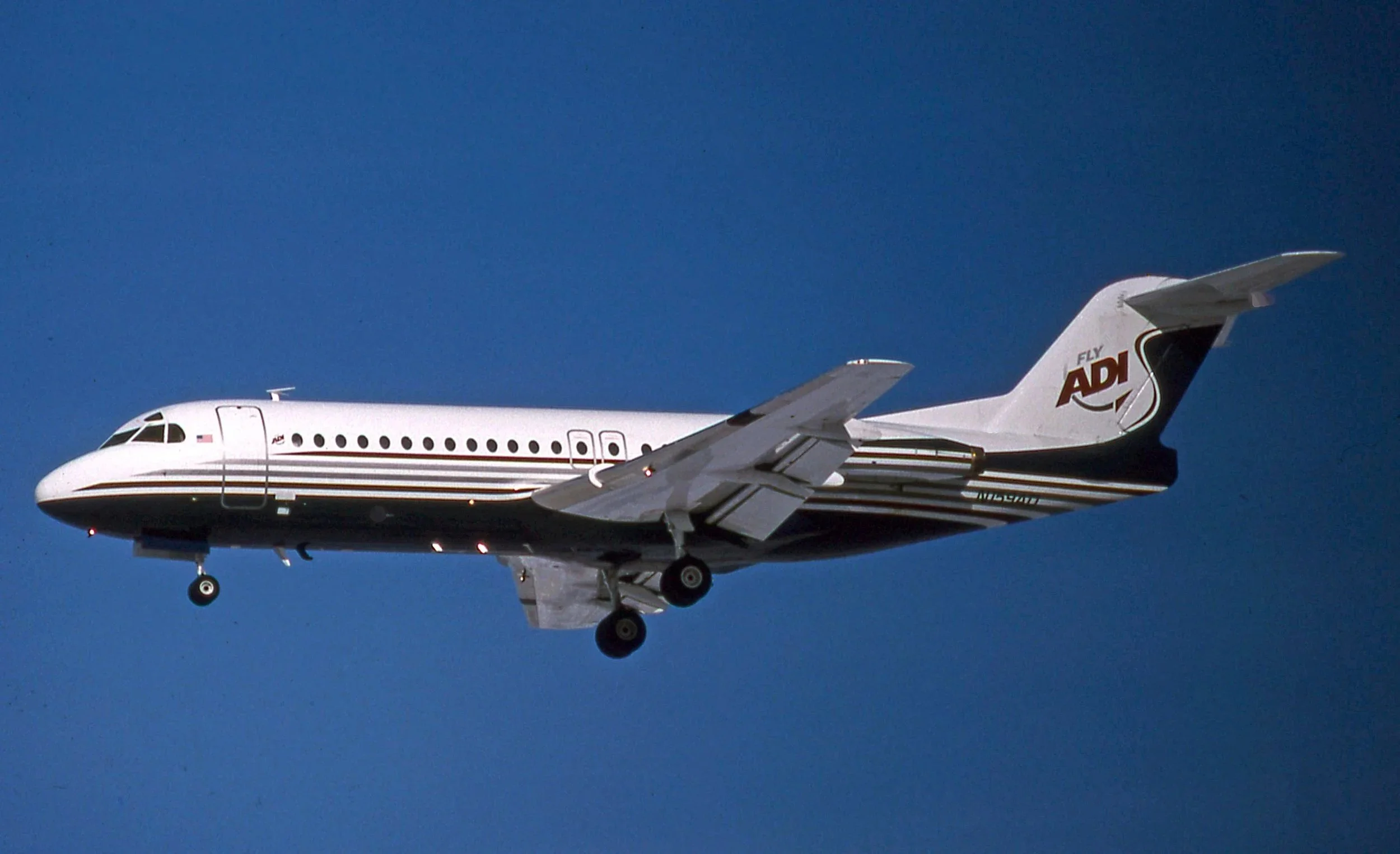 N159AD F-28 FLY ADI ORD 27L