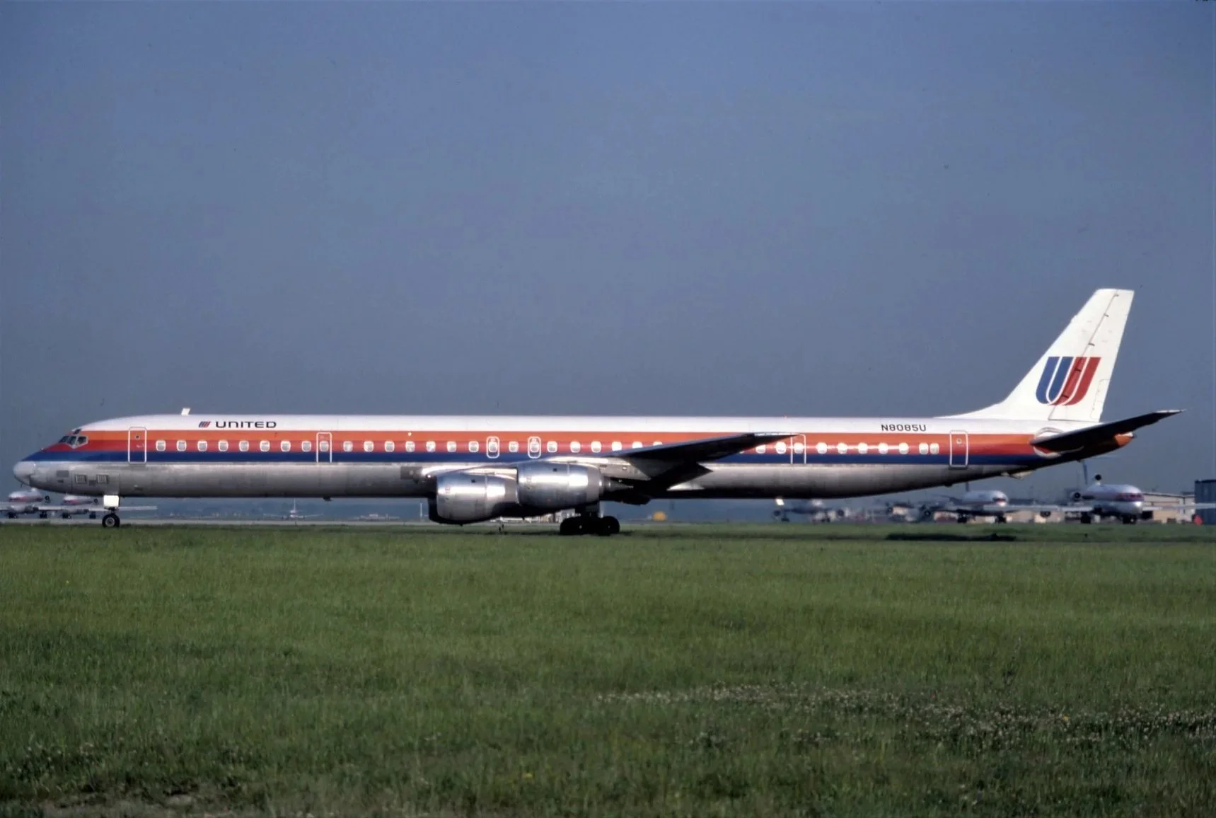 N8085U DC-8-71 UNITED SILVER BELLY ORD
