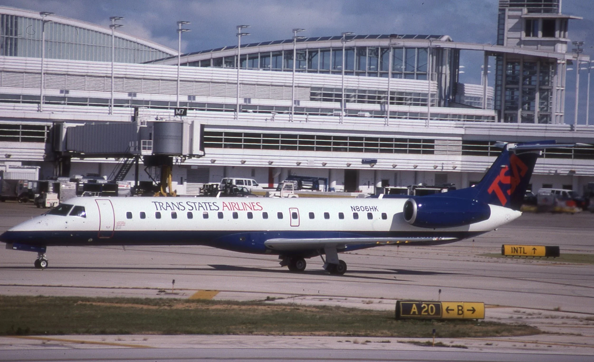 N806HK EMB145 TRANS STATES ORIGINAL COLORS ORD