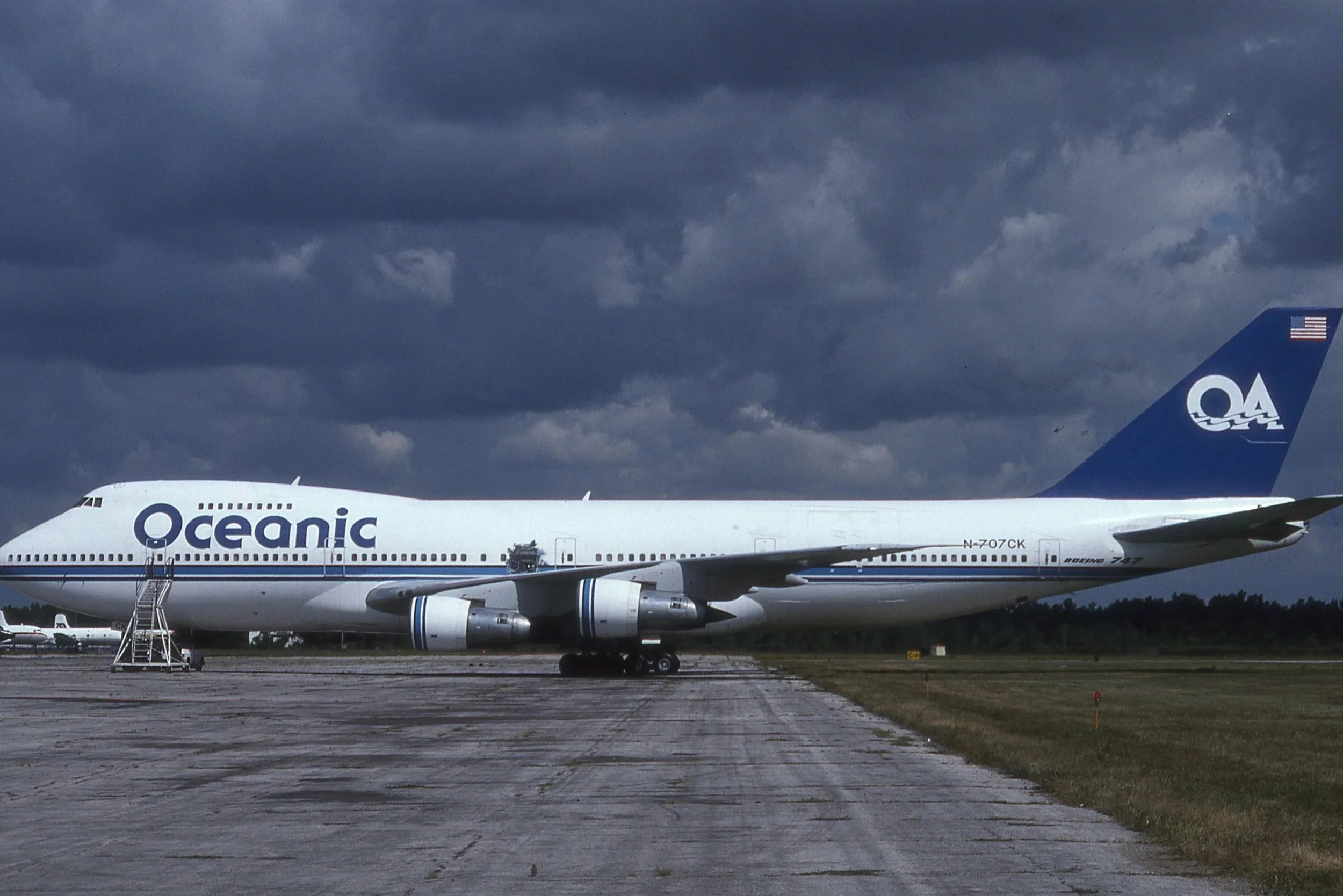 N707CK B747-400 OCEANIC MOVIE AIRCRAFT YIP