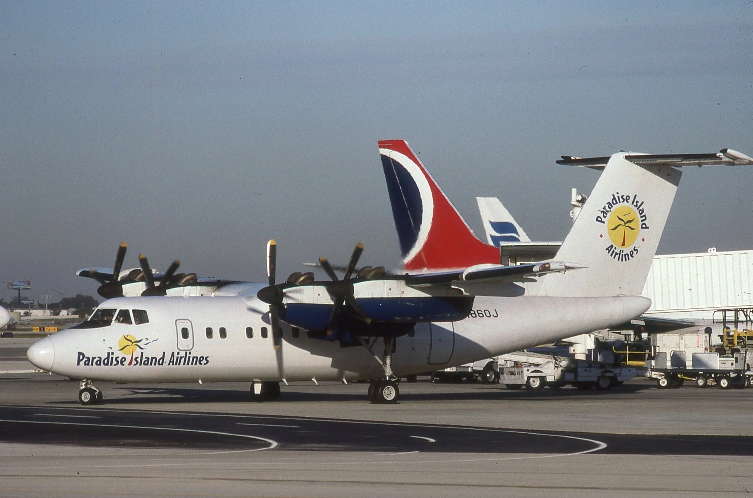 N860J DHC-7 PARADISE ISLAND AIRLINES FLL