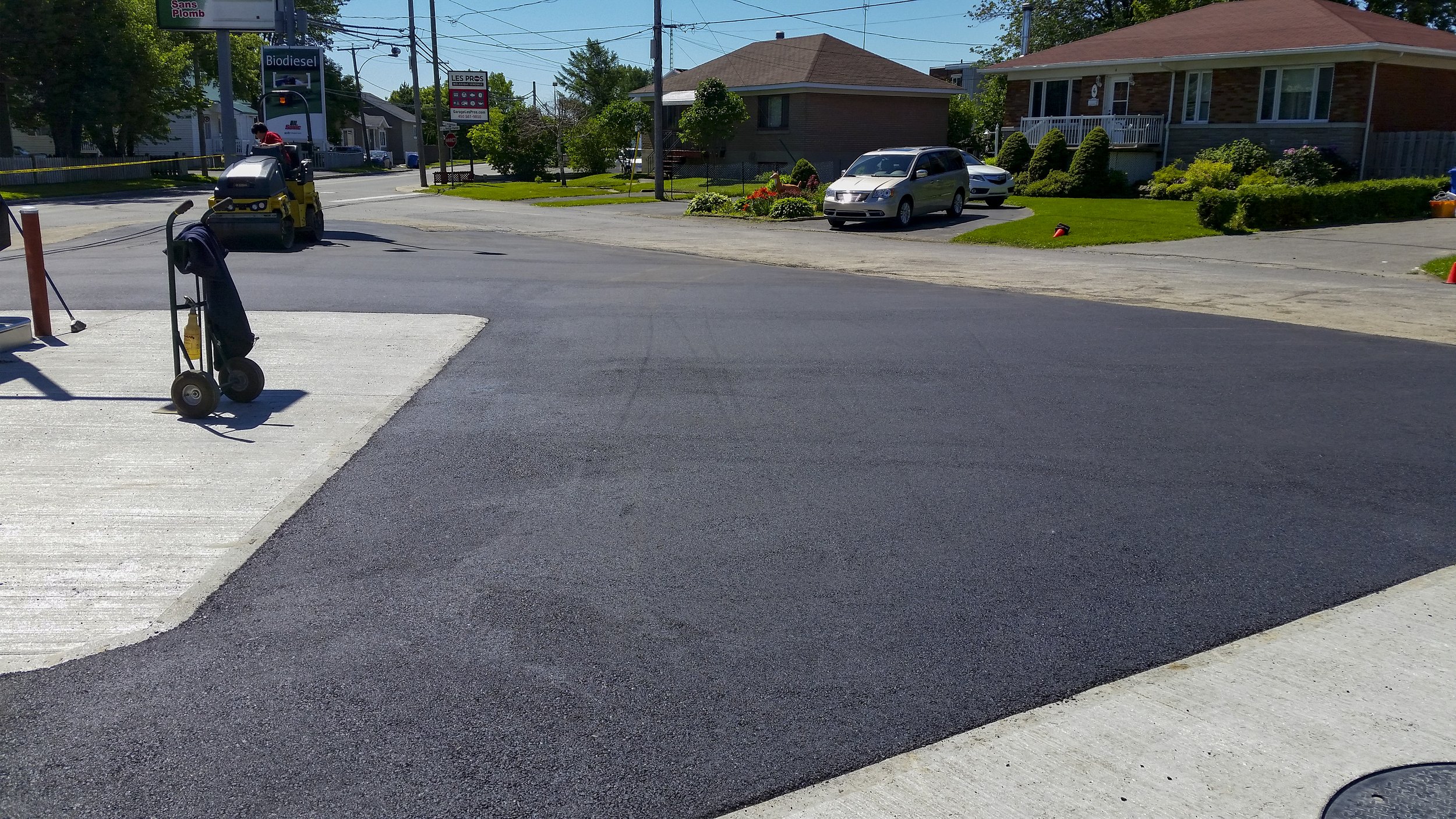 pavage station-service Charlemagne.jpg