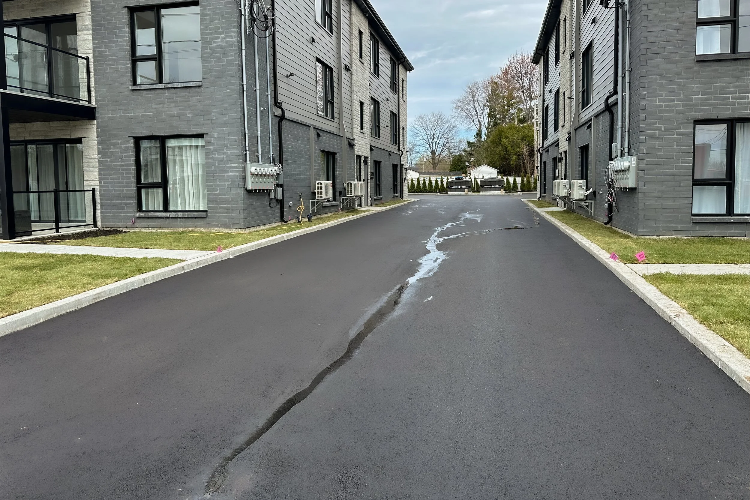 pavage stationnement charlemagne 2.jpg