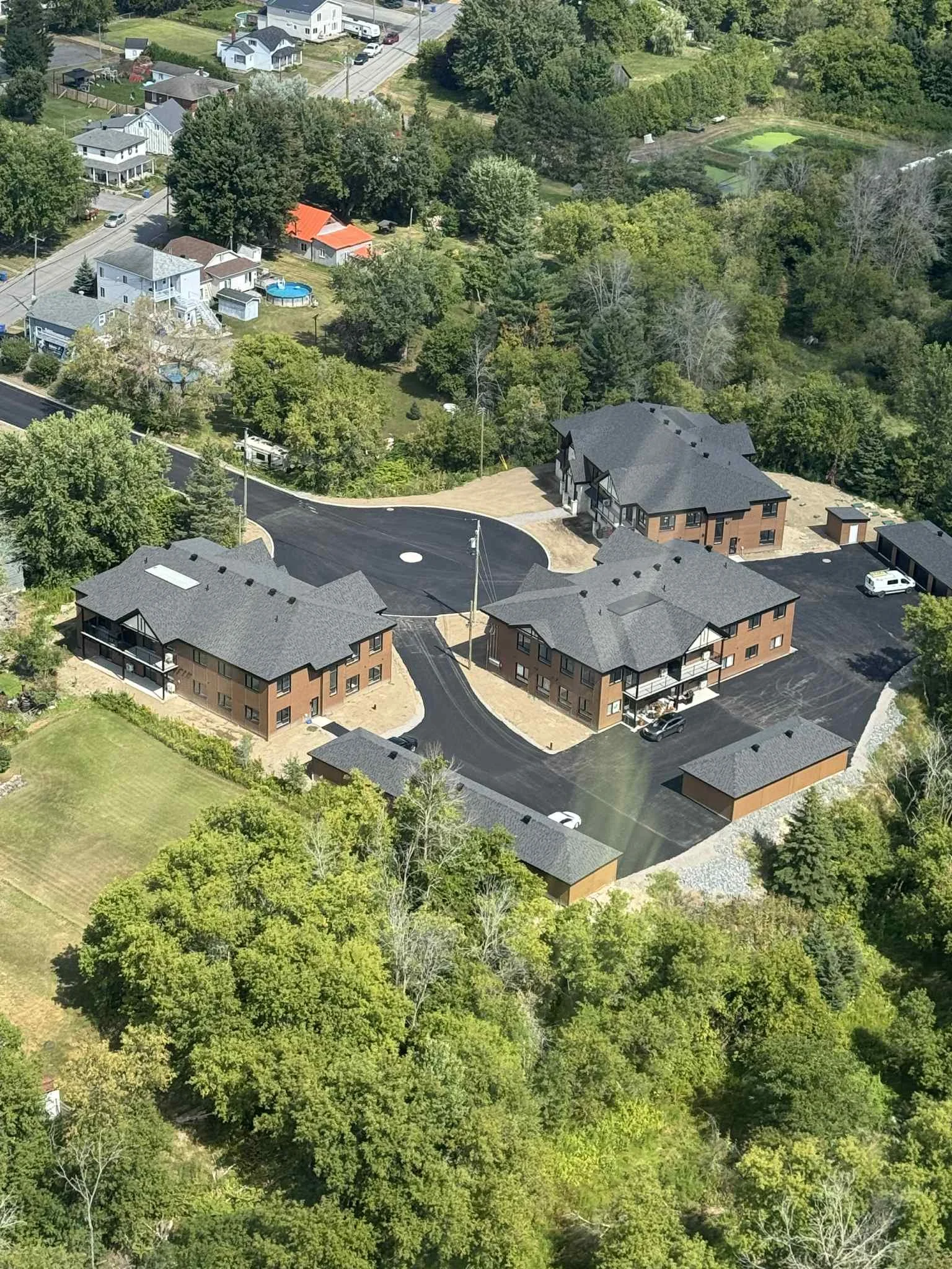 rue et stationnemtn ste-marie salomee.JPG