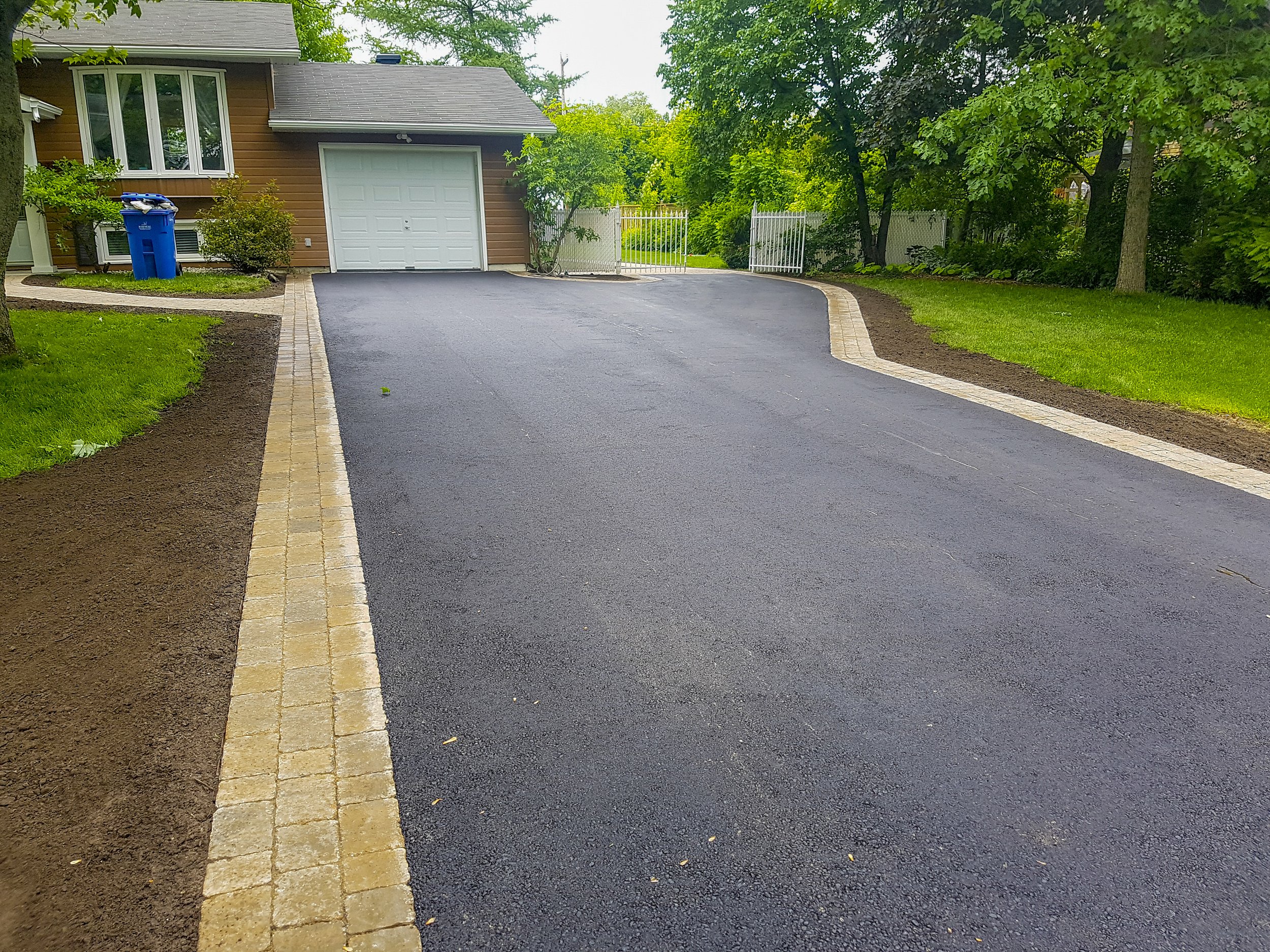 entrée résidentielle Rosemère.jpg