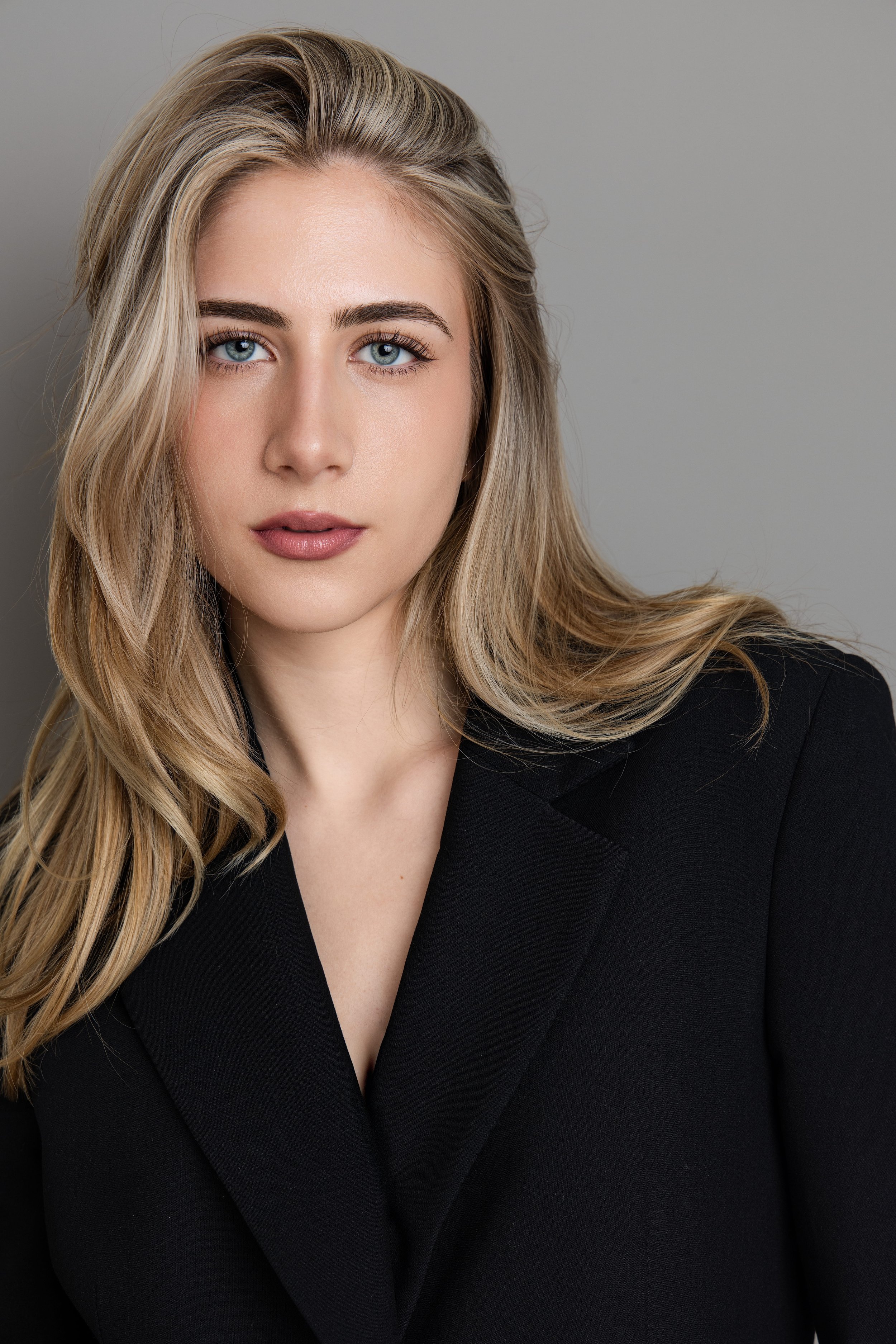 Nadia Headshot-6 copy.jpg