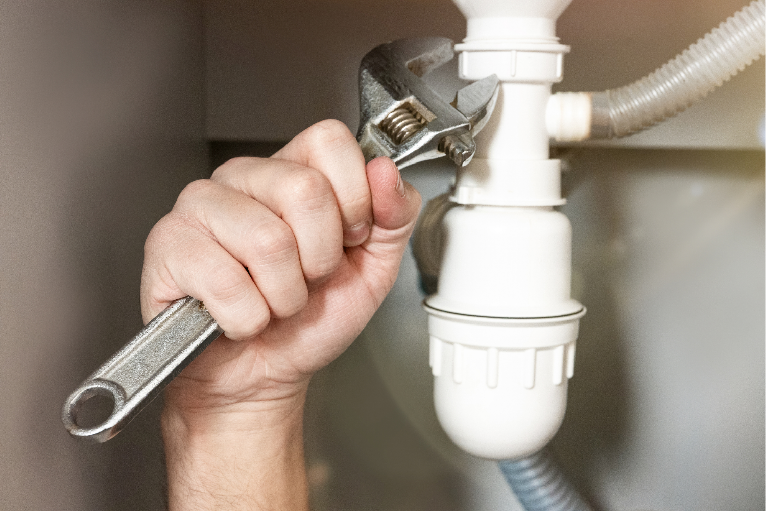 Emergency Plumbing vs. Routine Service: What’s the Difference?