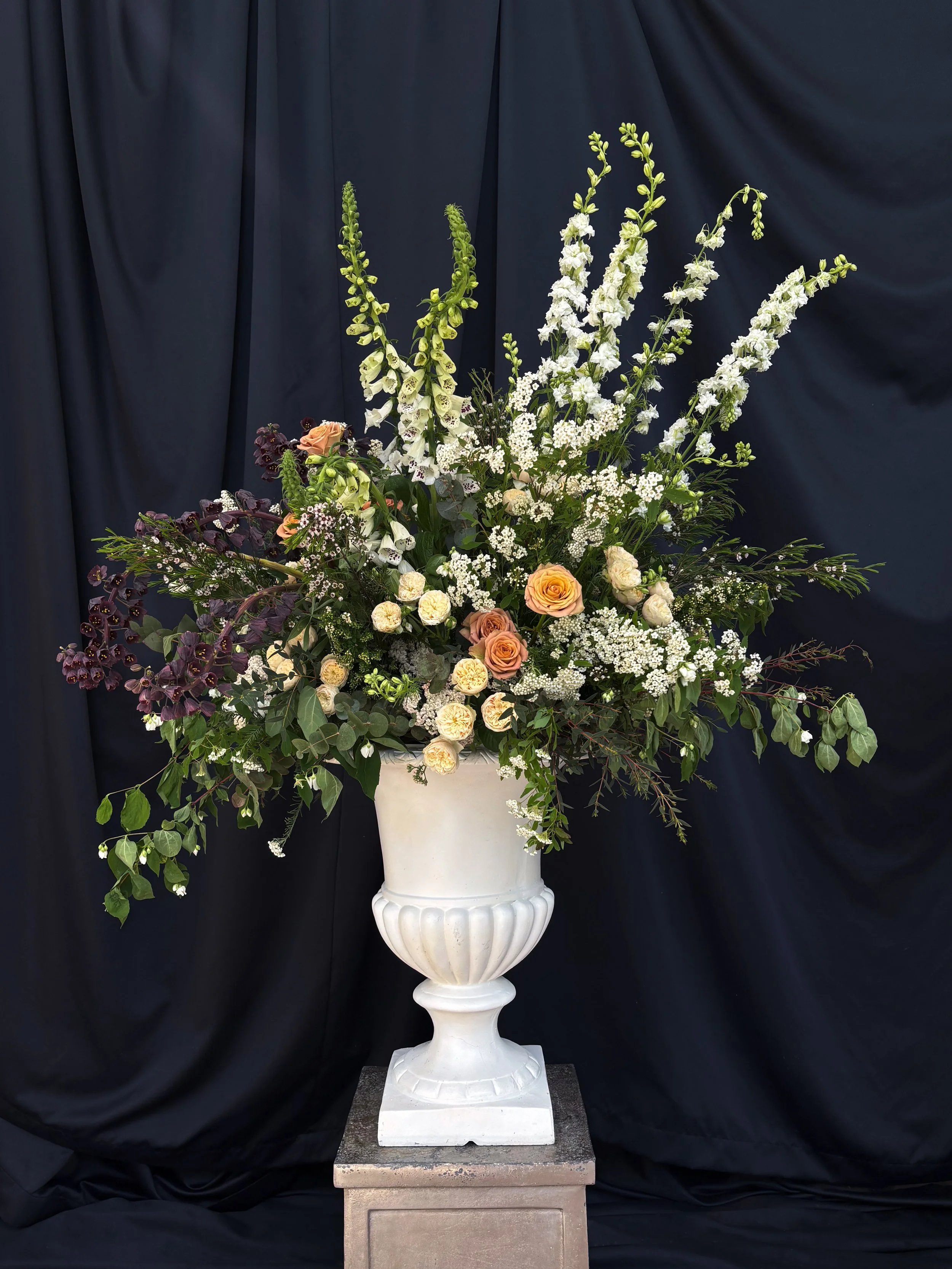 Mcqueens | Urn Arrangment