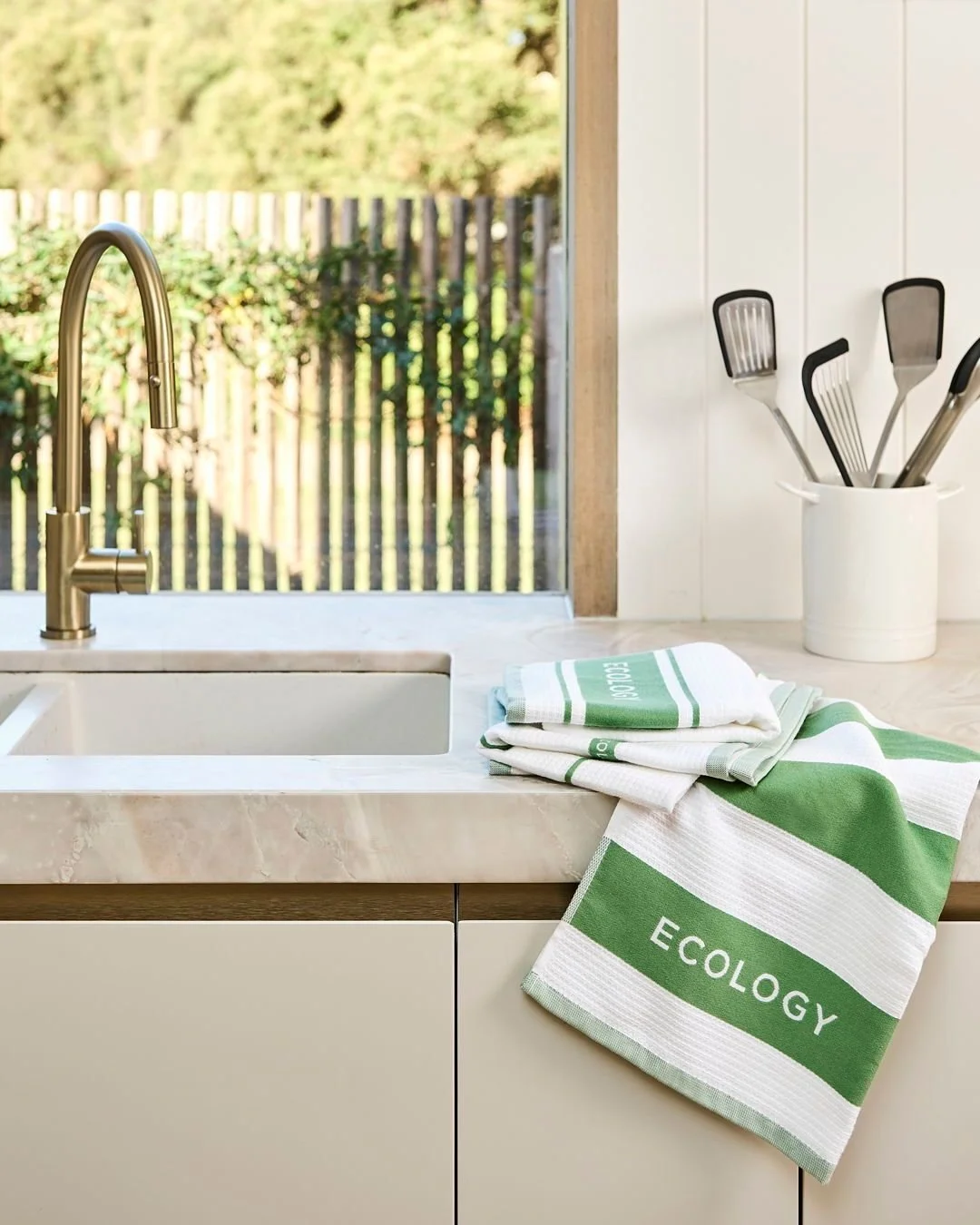 Because the tea towel details matter too. Which one are you, minimal (1) or vibrant (2)? 

Spend less time drying dishes with our 100% cotton tea towels.