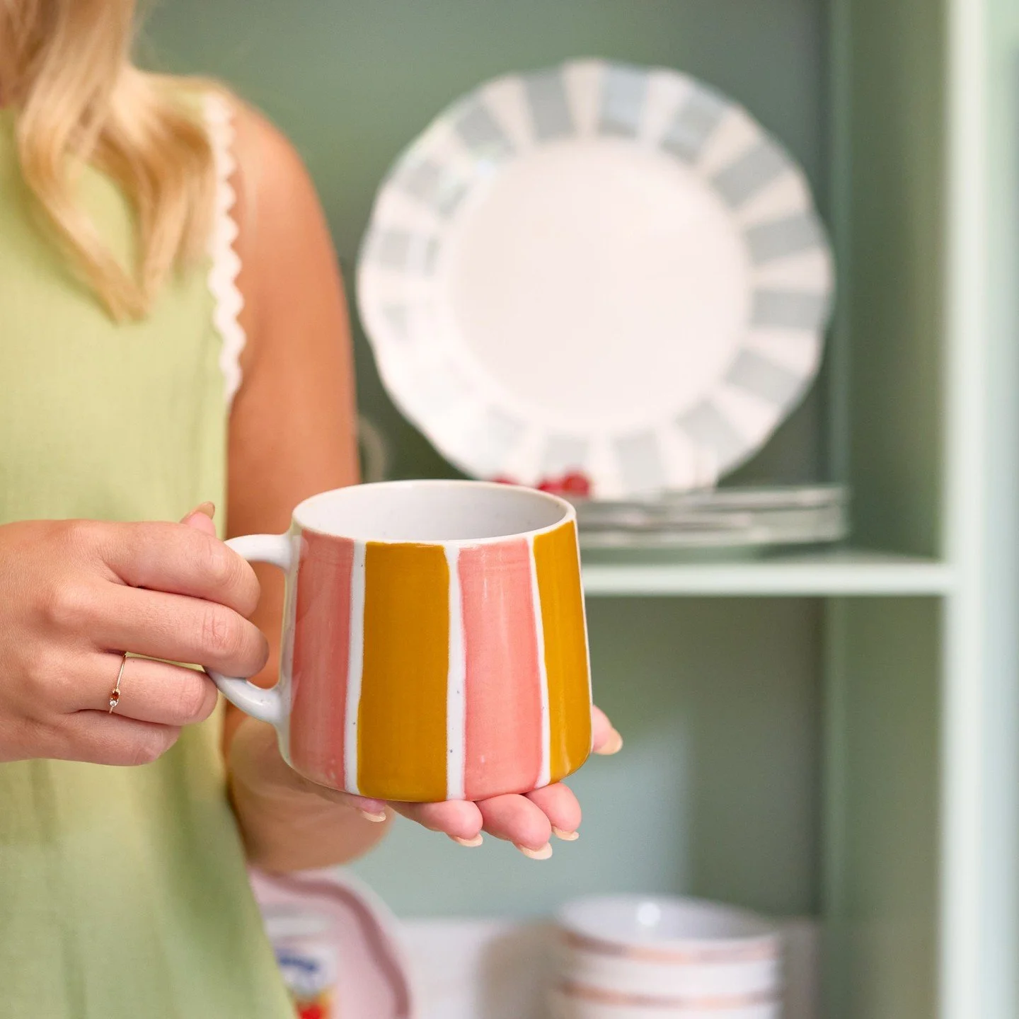 The Carnevale mugs are adorned with bold geometric patterns in autumnal tones. 

Available in four different shades - Berry Stripe, Waves, Checkers and Sunset.