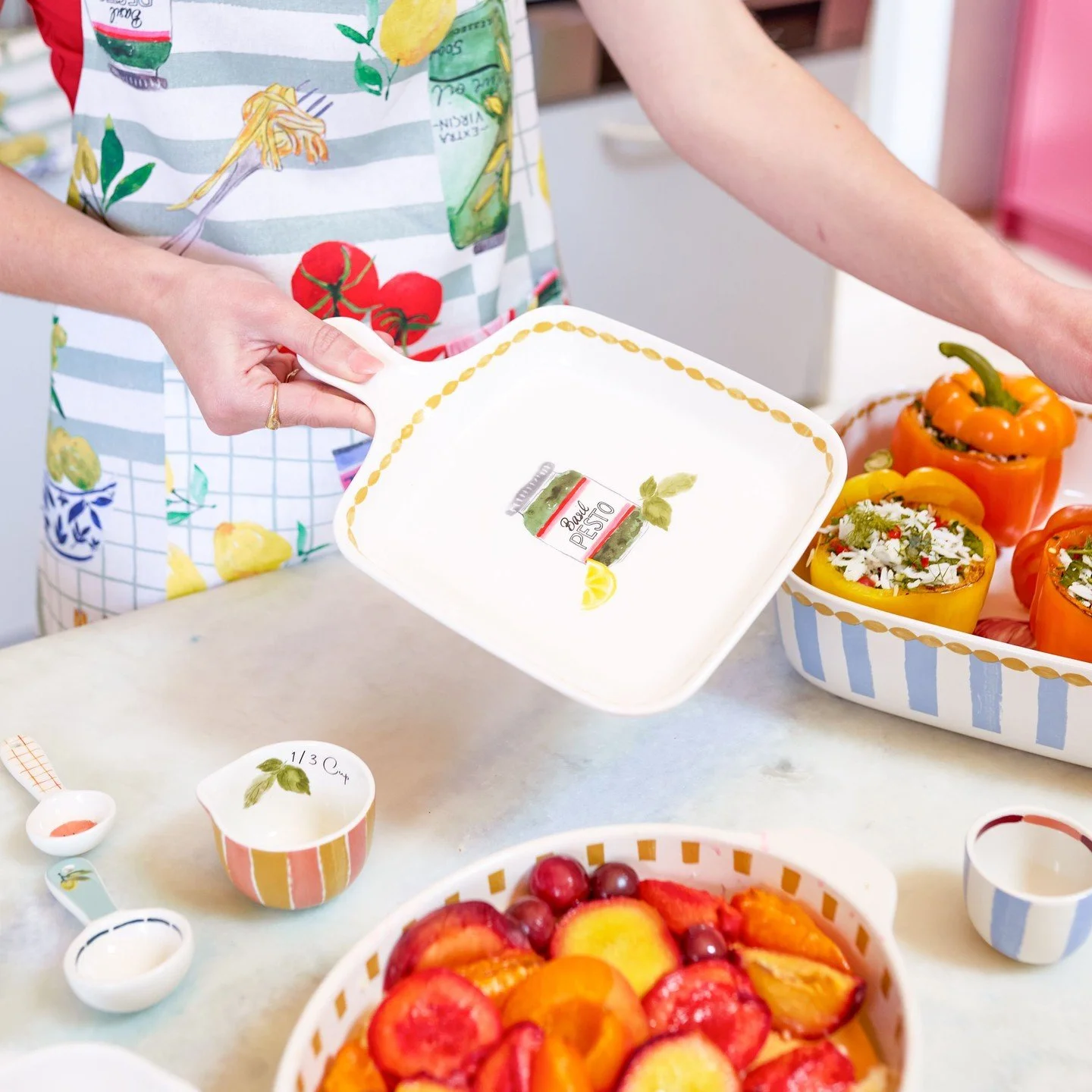 Let's be honest: food just looks better when the bakeware is this beautiful. 🤎✨

Straight from the oven, straight to the table, straight into everyone's "Where is that from?" conversation.

The kind of bakeware you'll want on display long 