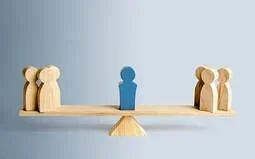 Representation of balanced assessment of a workplace investigation via the image of figures on a seesaw