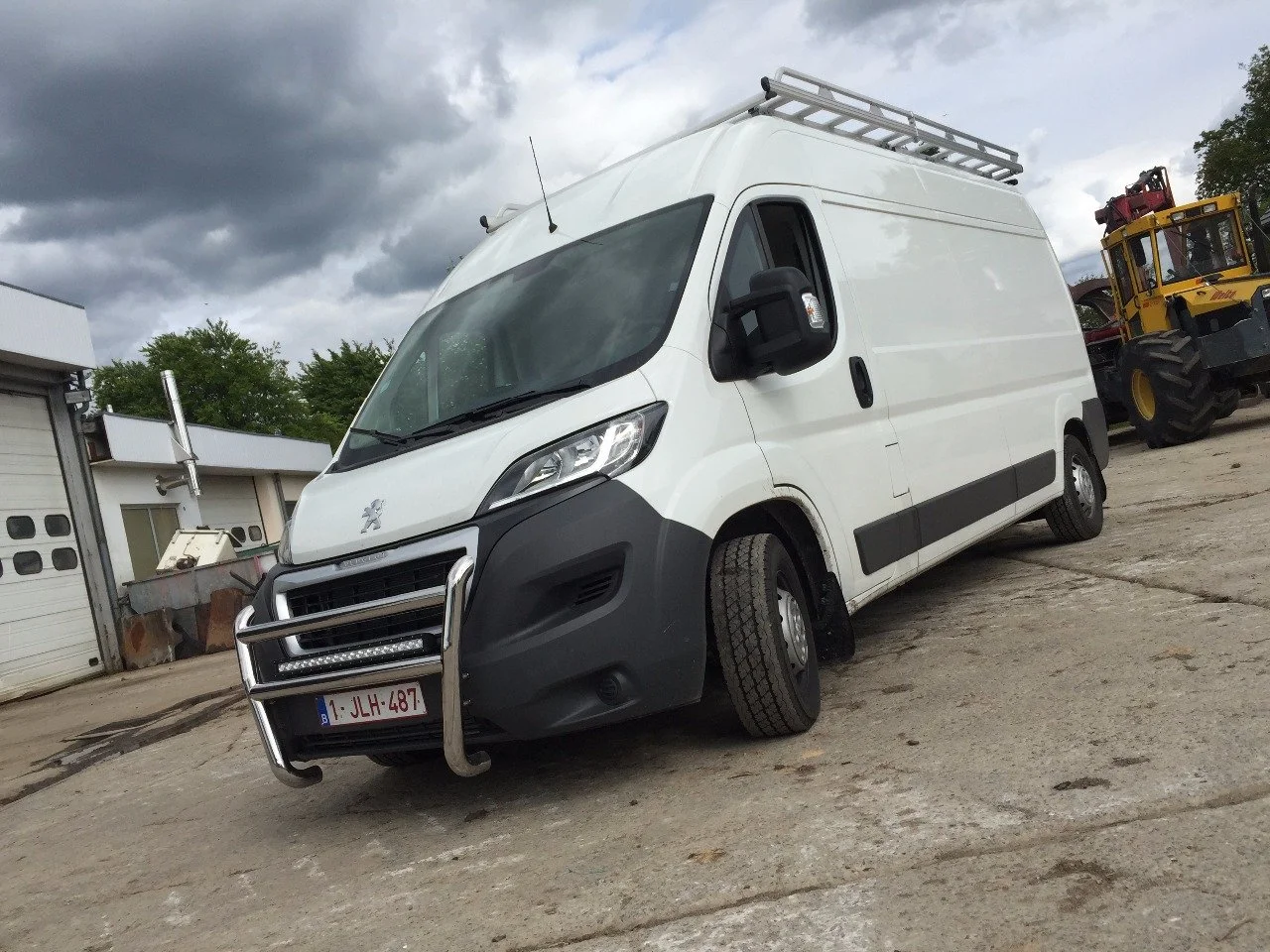 Custom CAR Styling – Personnalisation individuelle de véhicule par TC-Works, Saint-Vith