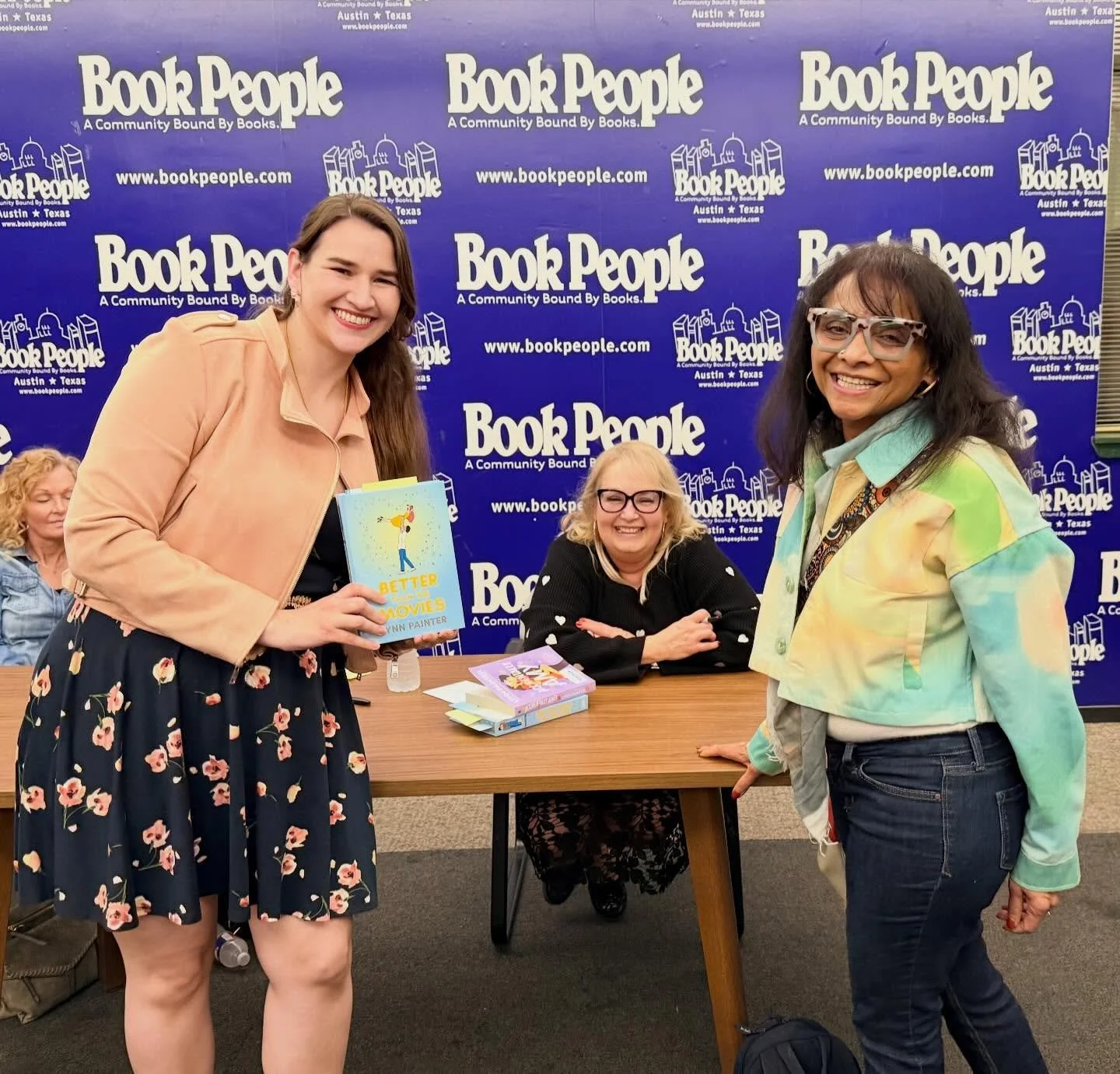 Last night I got the chance to meet @lynnpainterbooks at @bookpeople!!! Lynn is one of favorite authors and I was so so excited! 
Went with my mother-in-law @nandakbysani and we made it a girls night! 💖