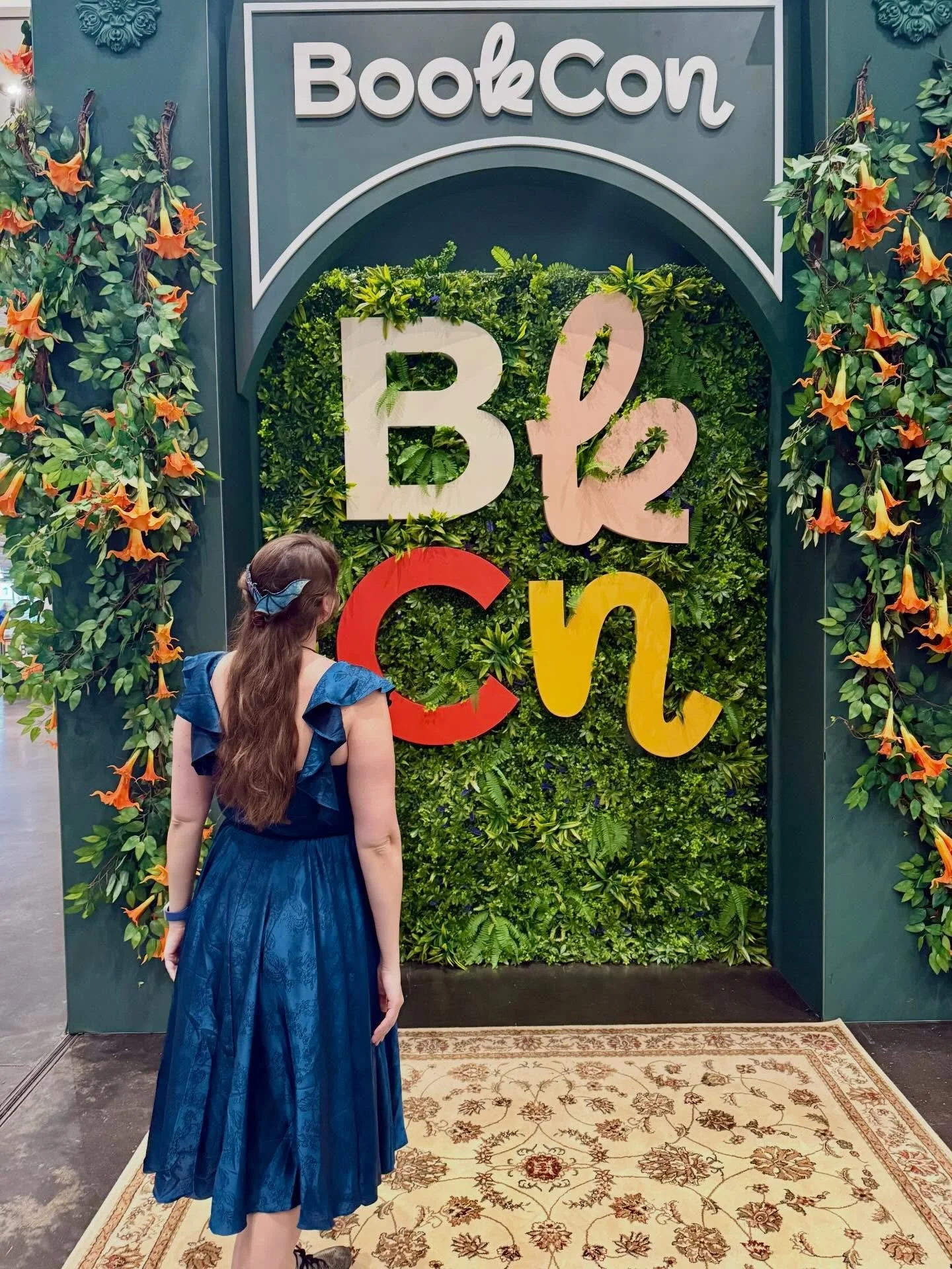 I&rsquo;m a little late, but day one @bookcon was more than I could have imagined!!! I still can&rsquo;t believe I got to experience this! 

@thegreendragonbookshop let me sign ARCs at their booth and it was highlight on my weekend! Thank you again! 
