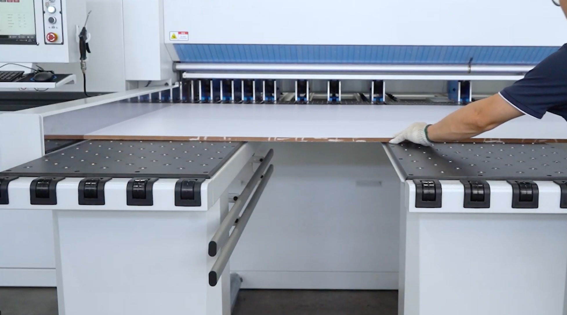 CNC Auto-Feed Cutting Saw