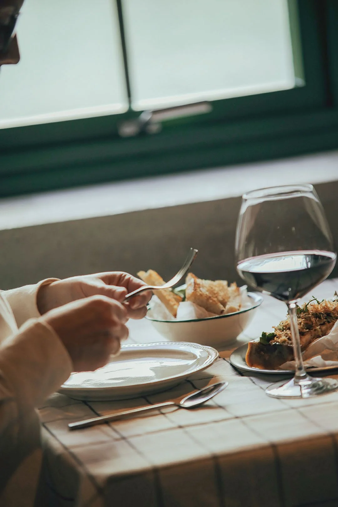 A table set with food and wine, where you can help yourself to the food. Bon appétit.