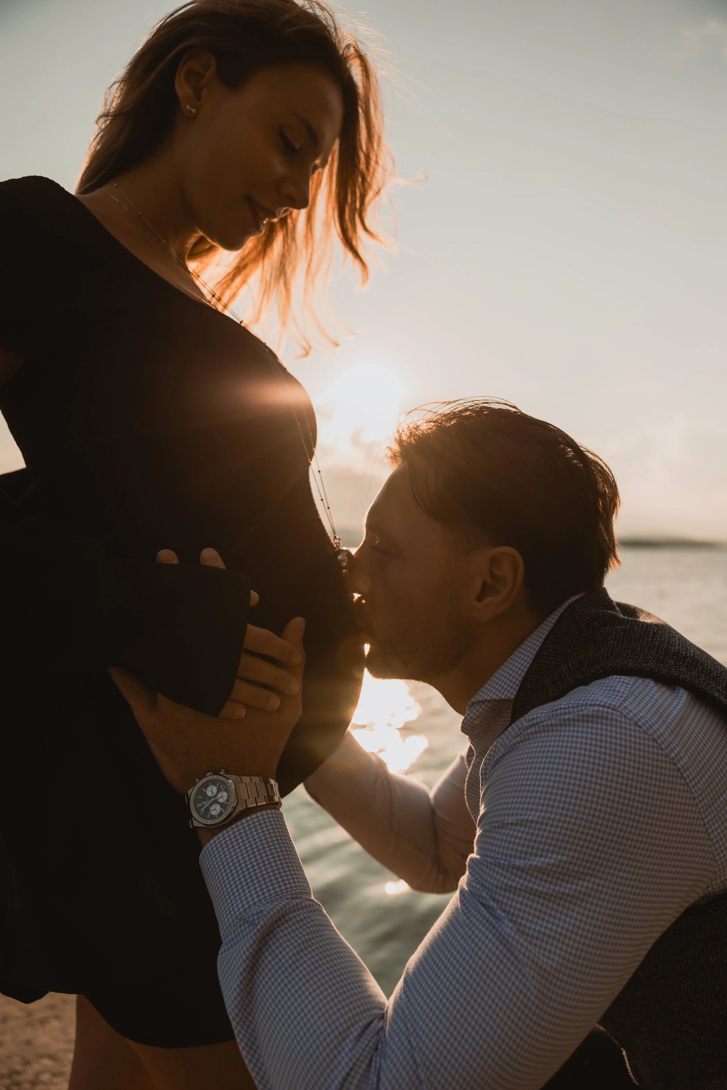 Futuri genitori al tramonto