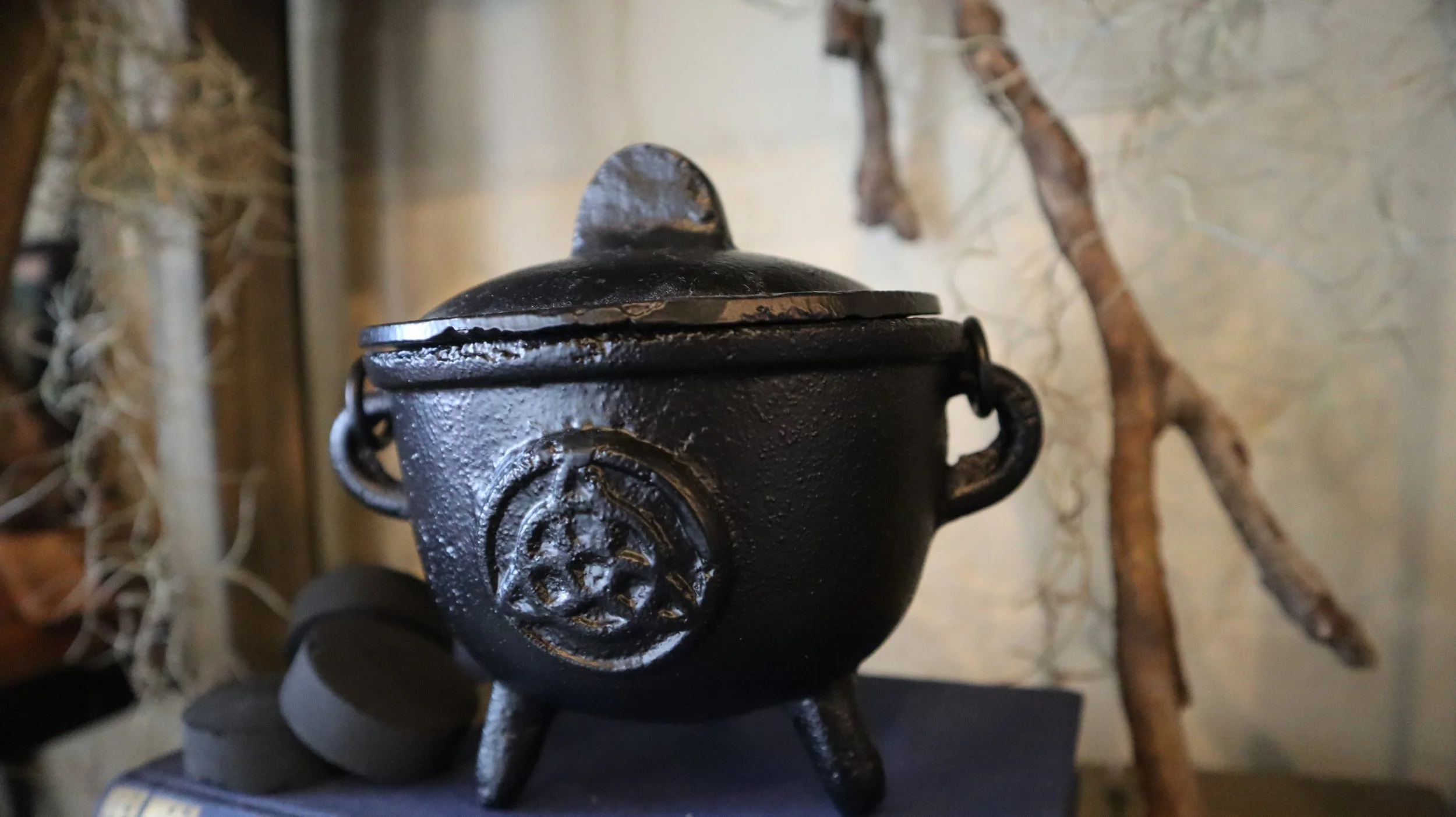 medium cauldron sg side.JPG