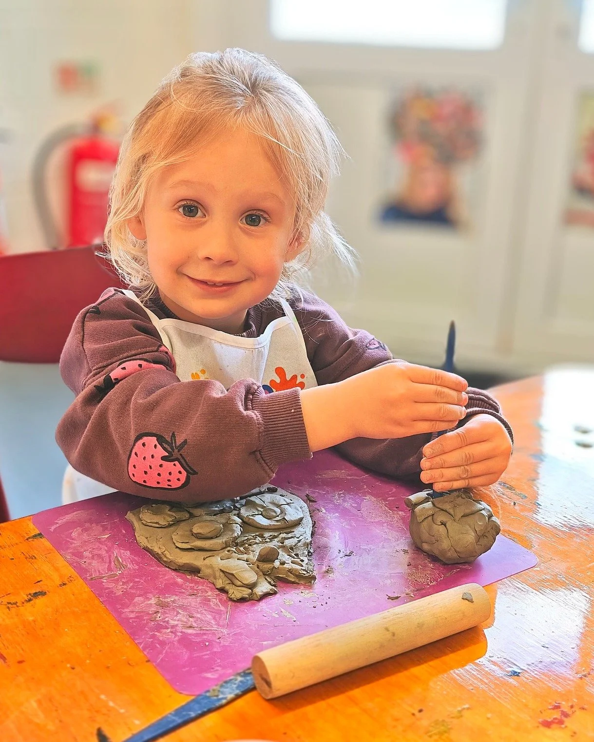 Some special moments from our Tiny Kahlo's Art group last term ✨ We explored clay houses, abstract sensory art, fun portraits, pop out flower pots and more 🩷

#painttothepeople #artclubsforkids #artstudioforkids #kidsartclub #felixstowesuffolk