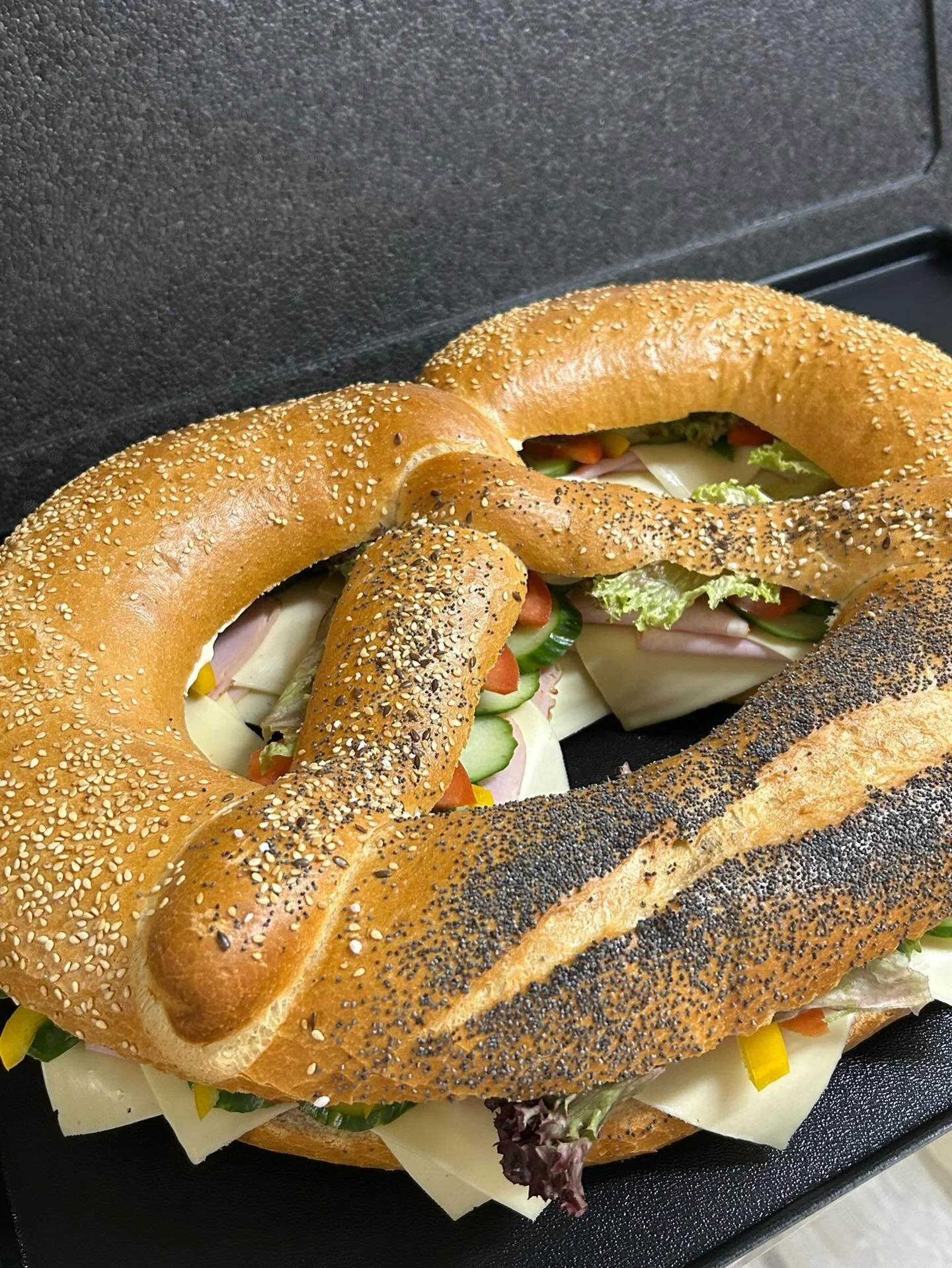 🥨 Party geplant?

Auf Vorbestellung gibt&rsquo;s bei uns auch leckere Partybrezen &ndash; perfekt f&uuml;r Geburtstage, Firmenfeiern oder einfach f&uuml;r einen gem&uuml;tlichen Abend mit Freunden.

#desisafochguad #b&auml;ckereischneider #m&uuml;hl