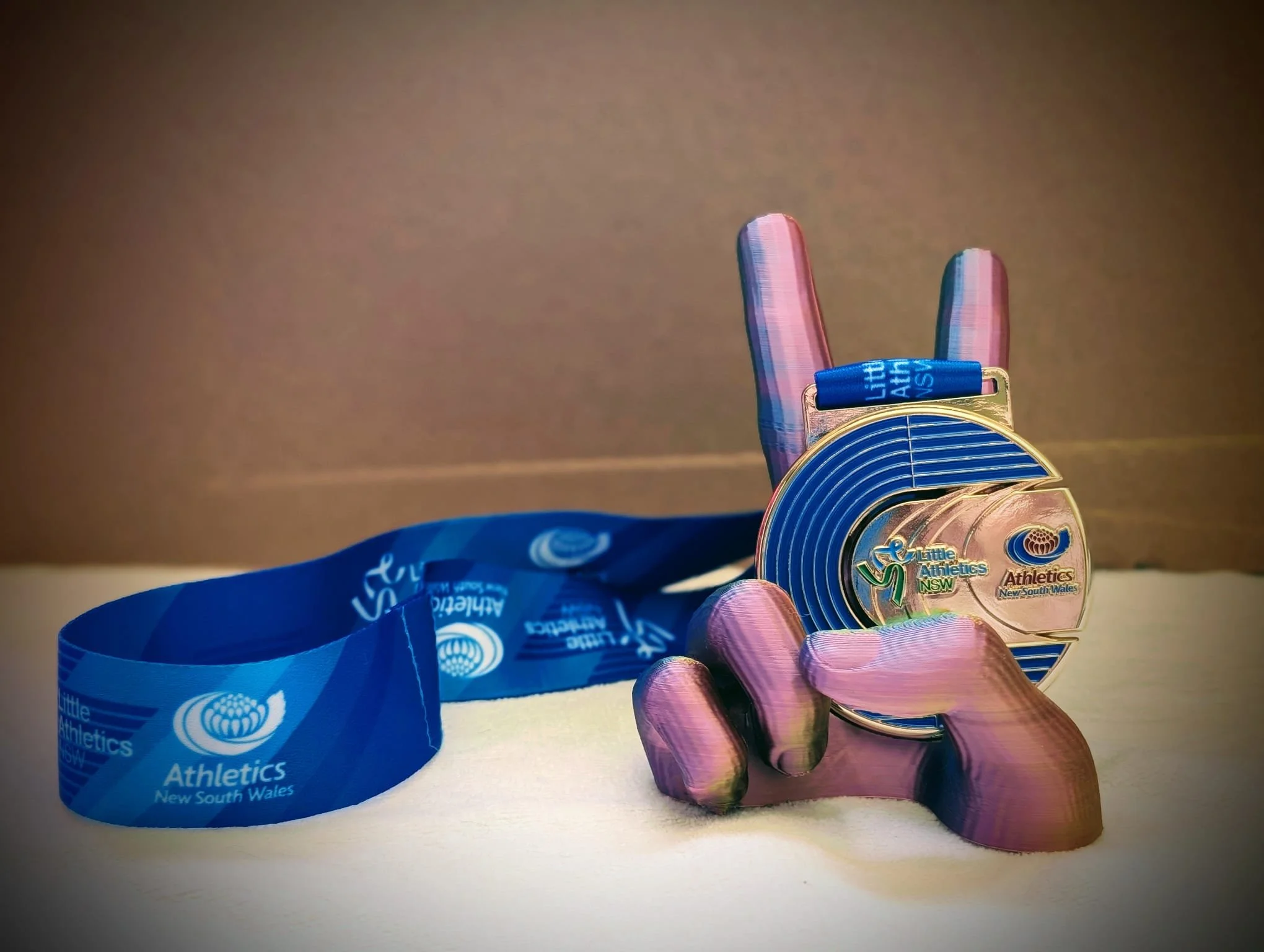Medal Hand Stand