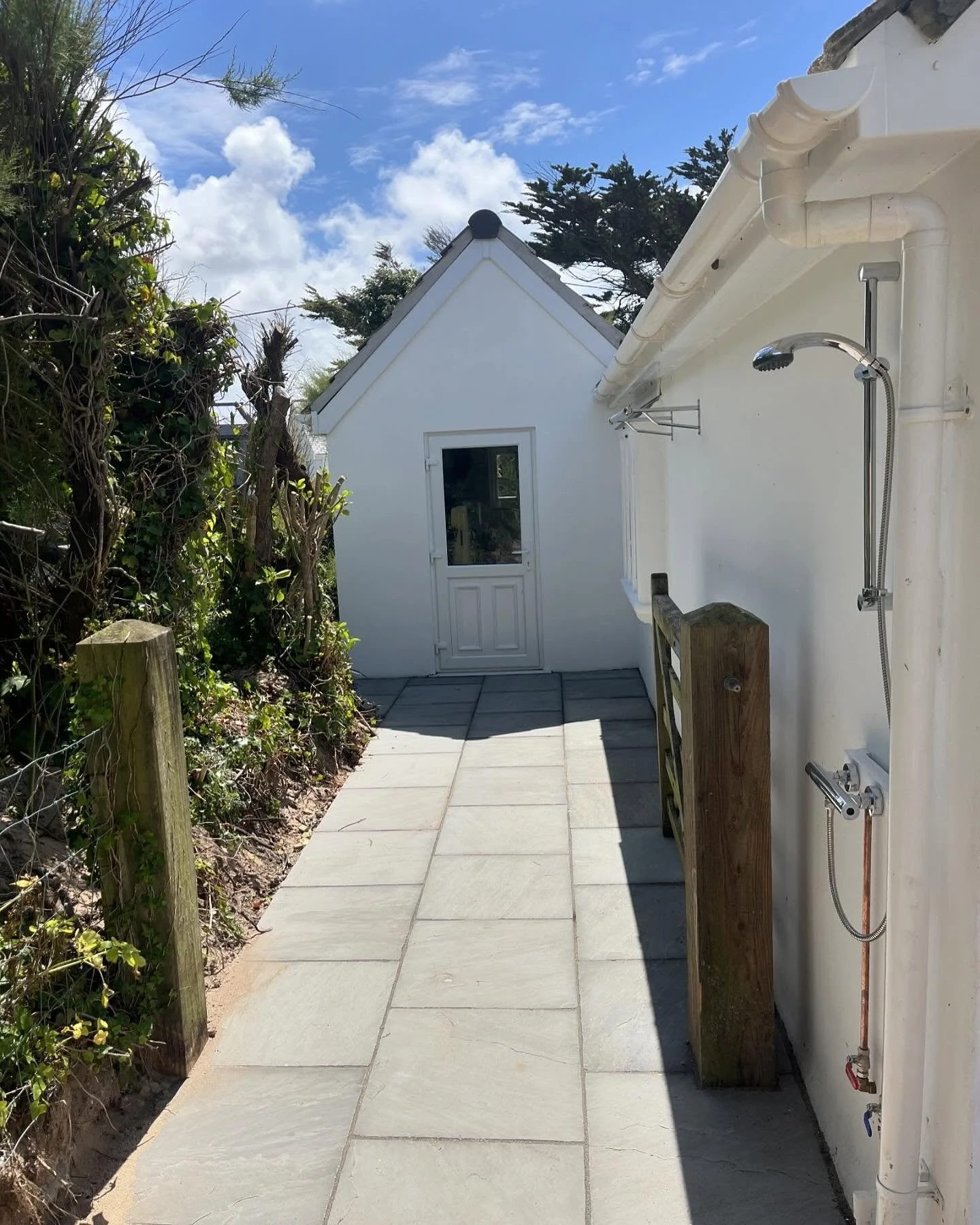 Garage extension with outdoor shower as finishing touch