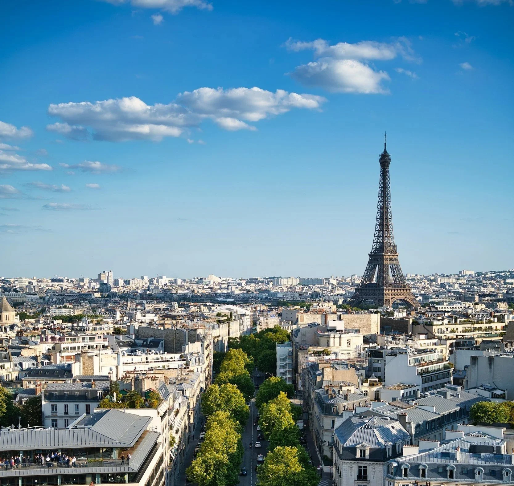 Private Office with offices in France and the UK specialised in real estate acquisitions and financing