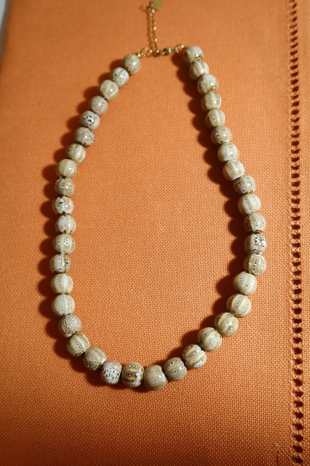 Collier en perles naturelles beige