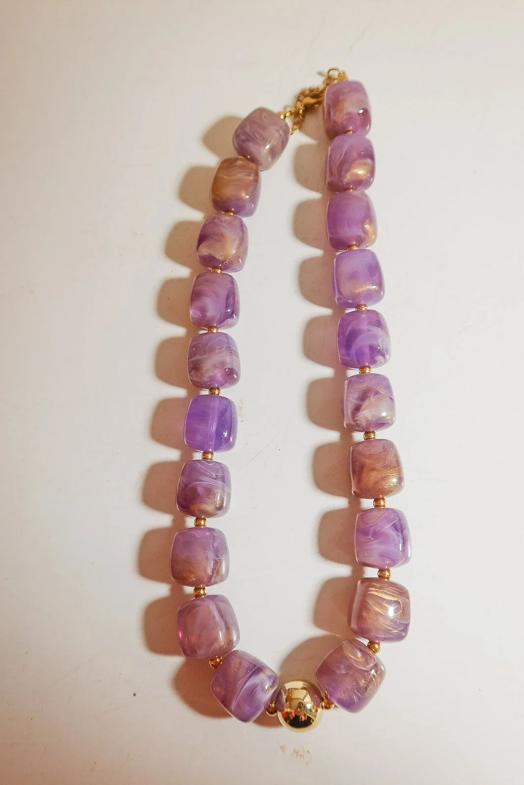 Collier cubes violets